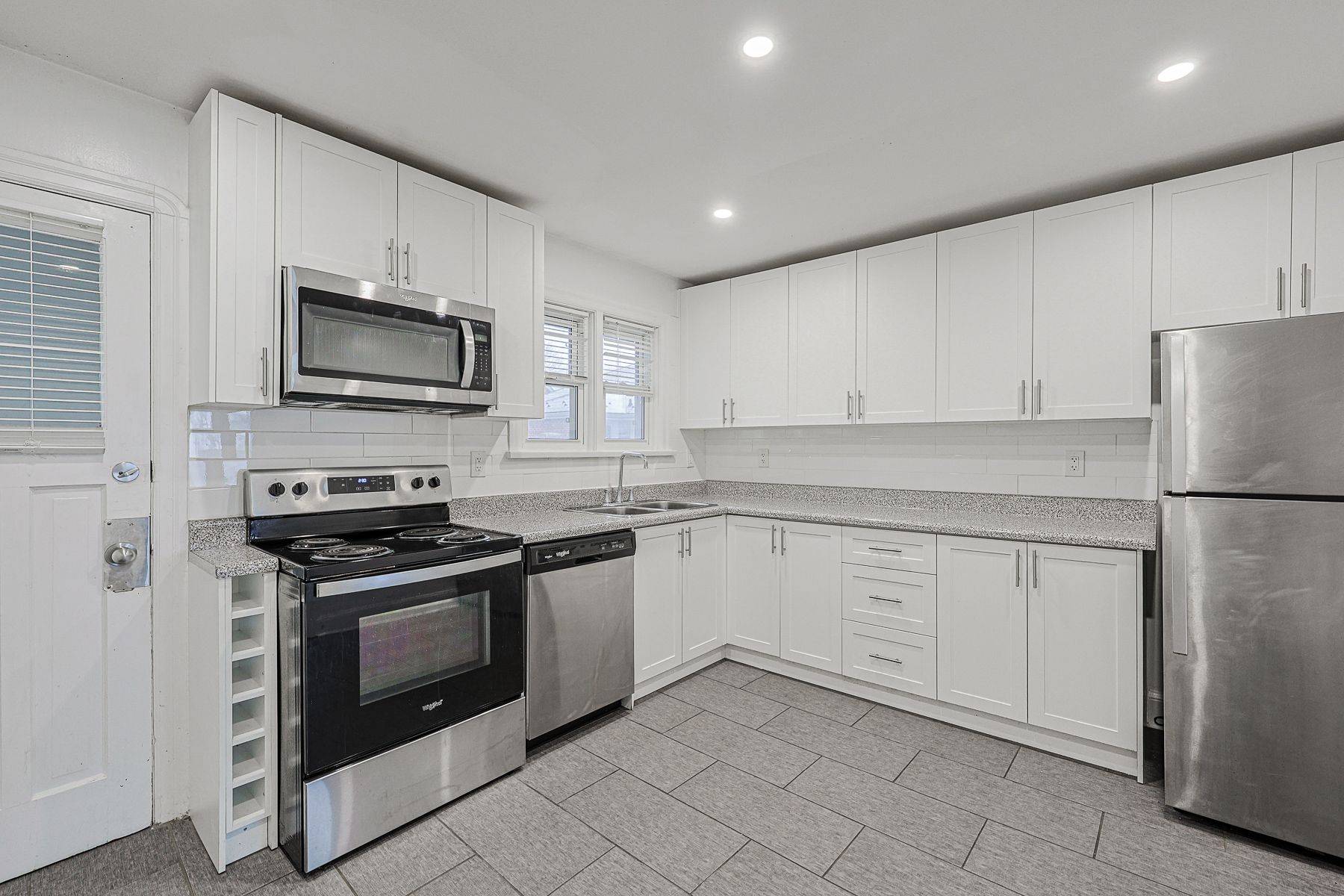 Oshawa, ON L1G 5C8,366 Mary ST N #4