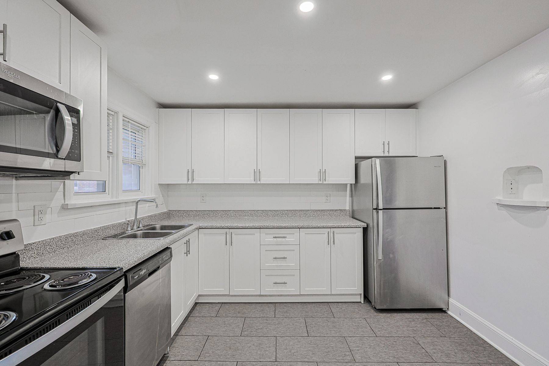 Oshawa, ON L1G 5C8,366 Mary ST N #4