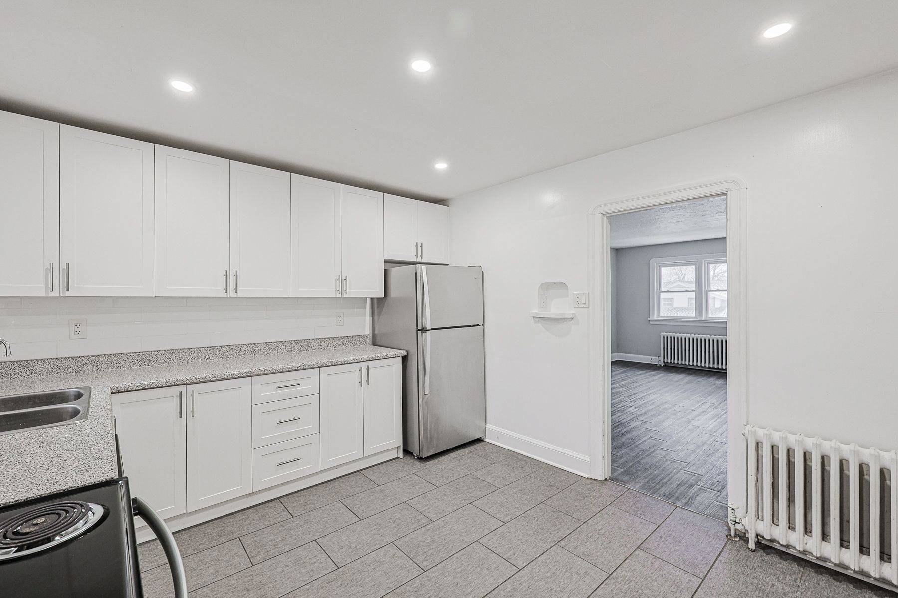 Oshawa, ON L1G 5C8,366 Mary ST N #4