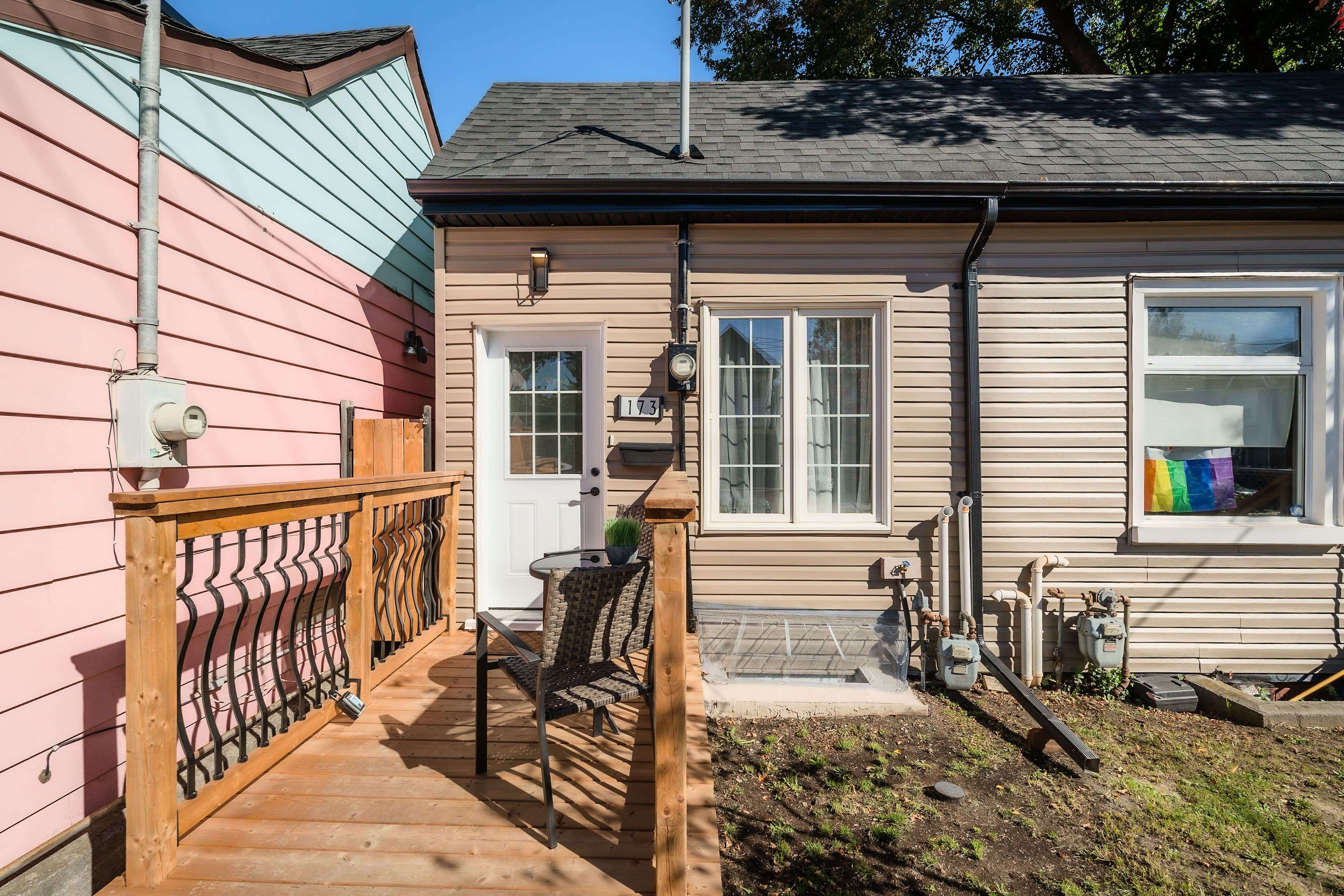 Toronto E02, ON M4L 3B4,173 Coxwell AVE