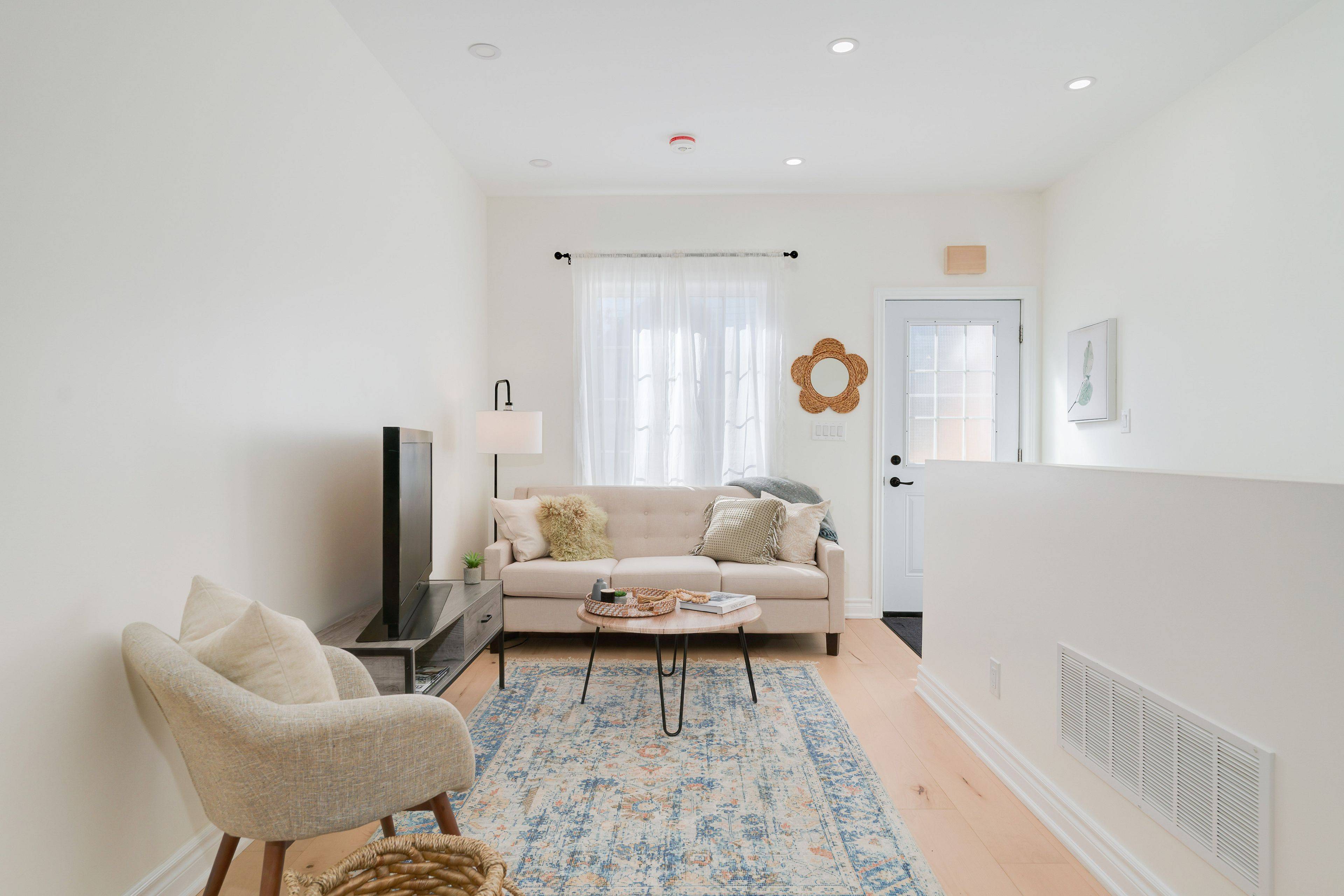 Toronto E02, ON M4L 3B4,173 Coxwell AVE