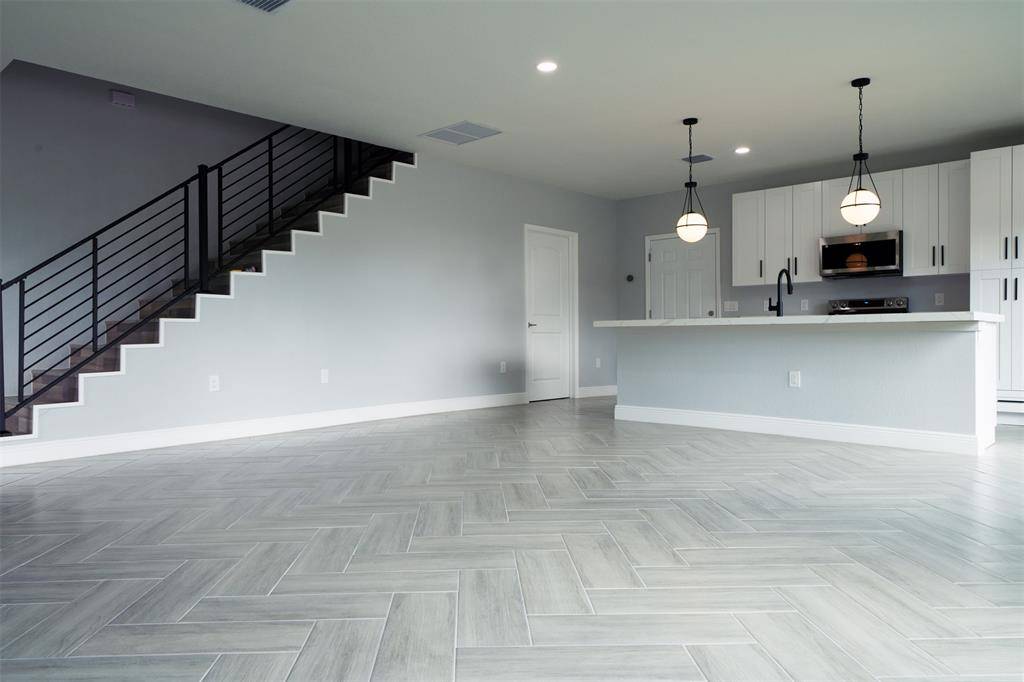 Oakland Park, FL 33309,333 NW 41st St #329