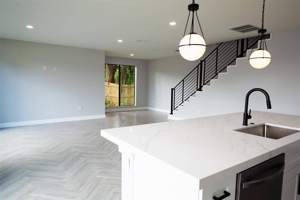 Oakland Park, FL 33309,333 NW 41st St #329