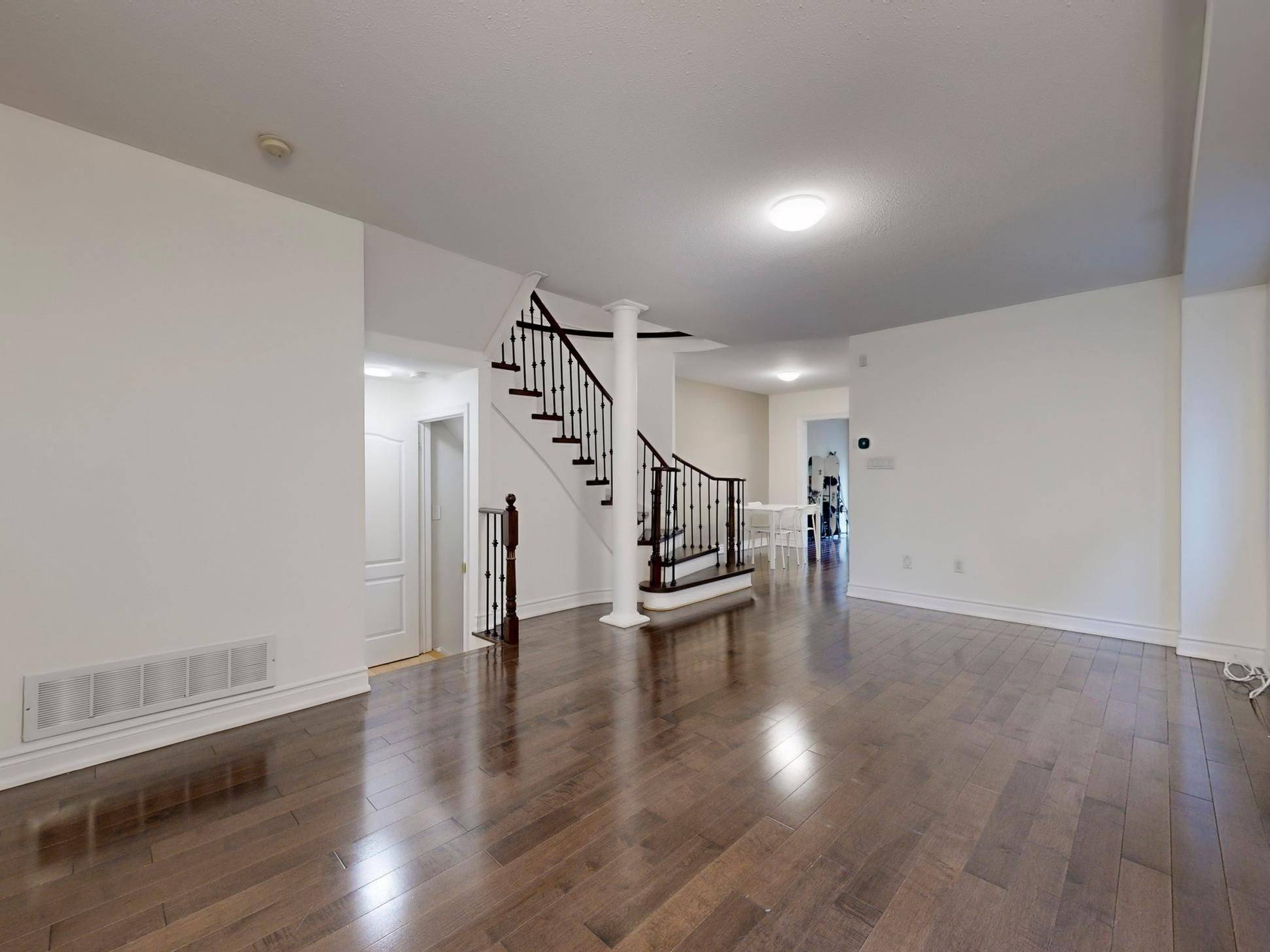 Vaughan, ON L4K 5L1,43 Royal Appian CRES