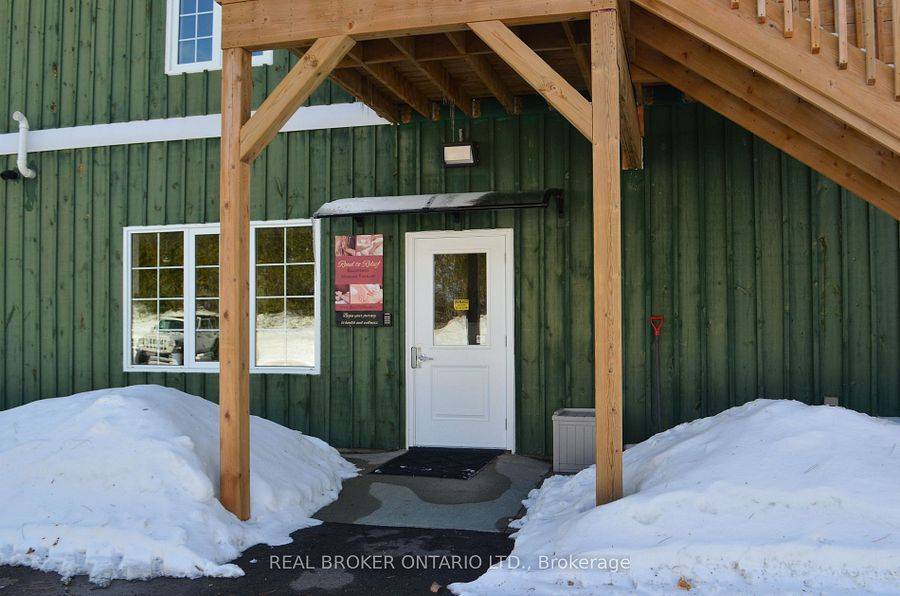 Oro-medonte, ON L0K 1E0,213 Horseshoe Valley RD #3