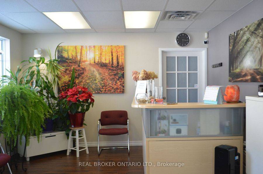 Oro-medonte, ON L0K 1E0,213 Horseshoe Valley RD #3