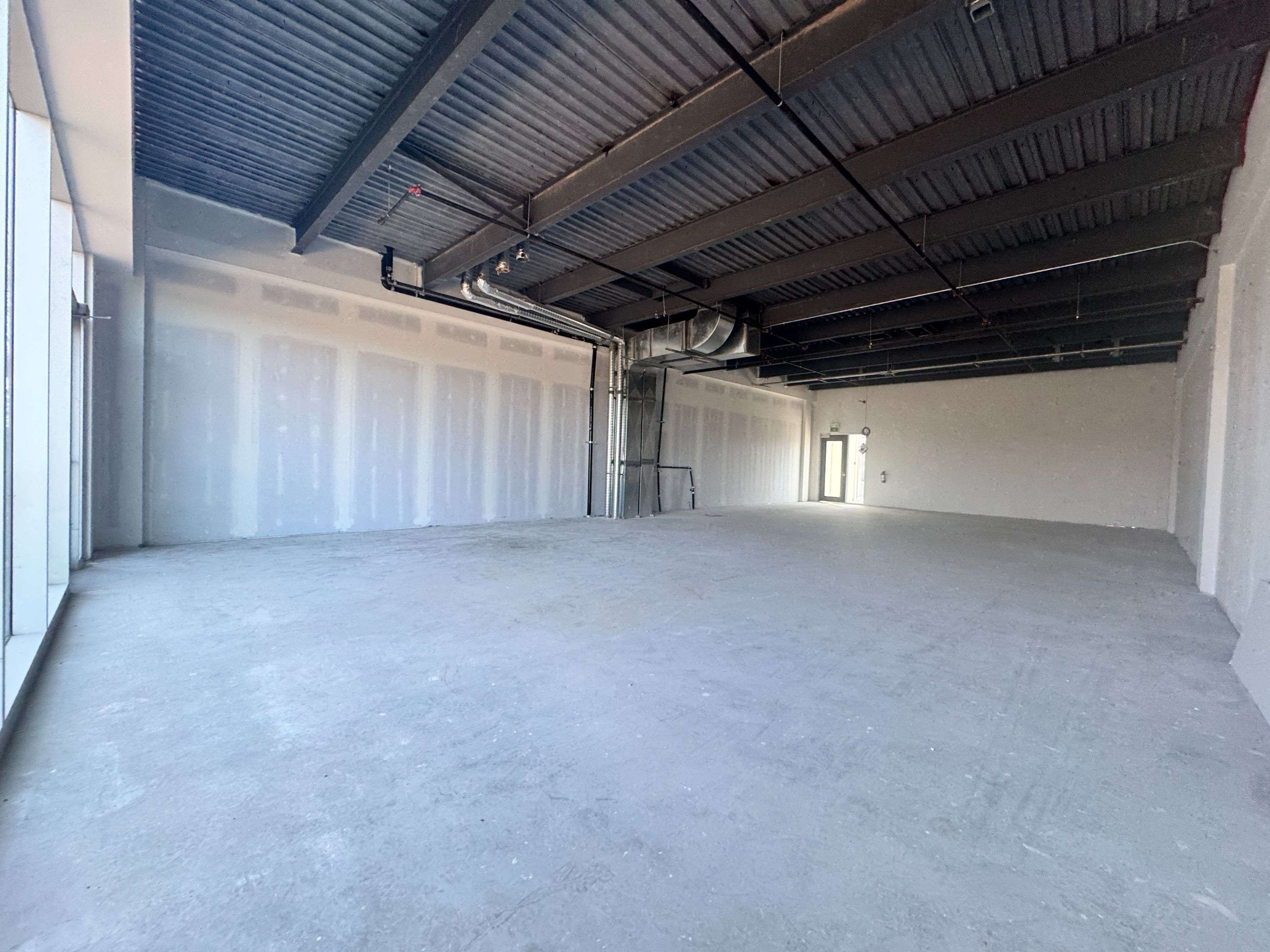 Oakville, ON L6H 0N1,1939 IRONOAK WAY #A208