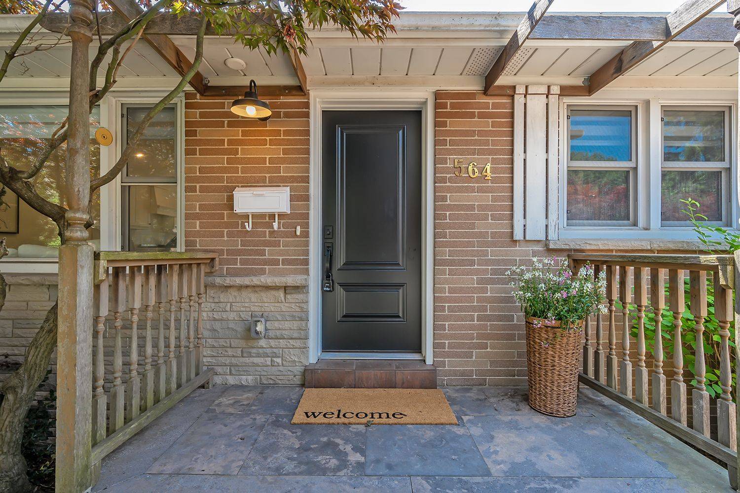 Burlington, ON L7N 2W3,564 Maplehill DR