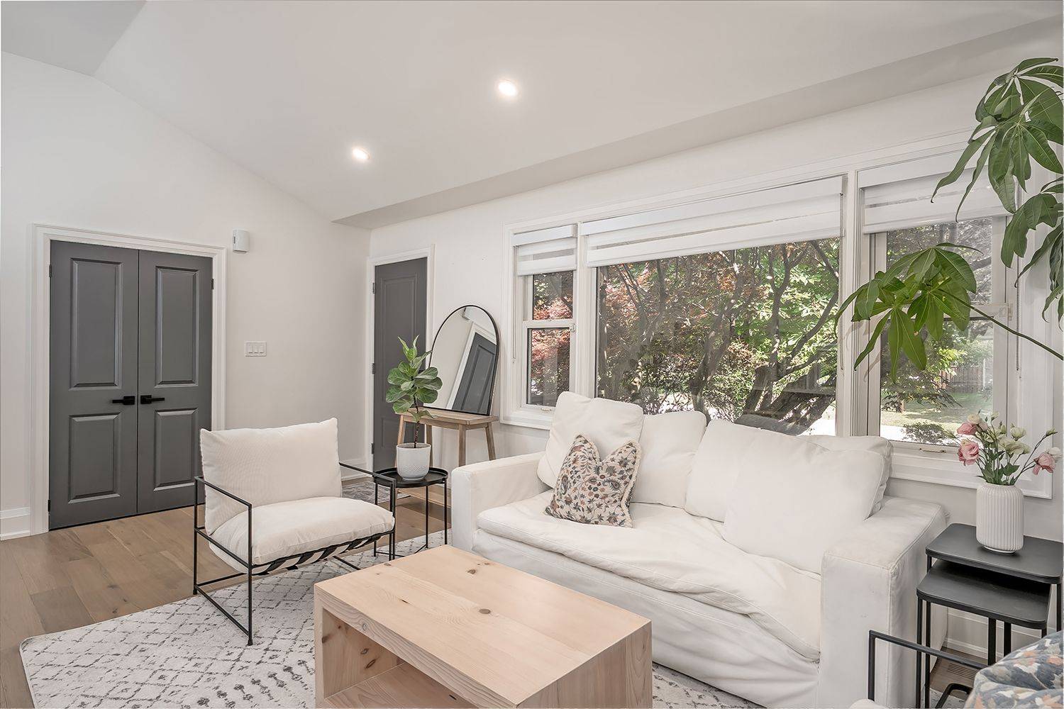 Burlington, ON L7N 2W3,564 Maplehill DR