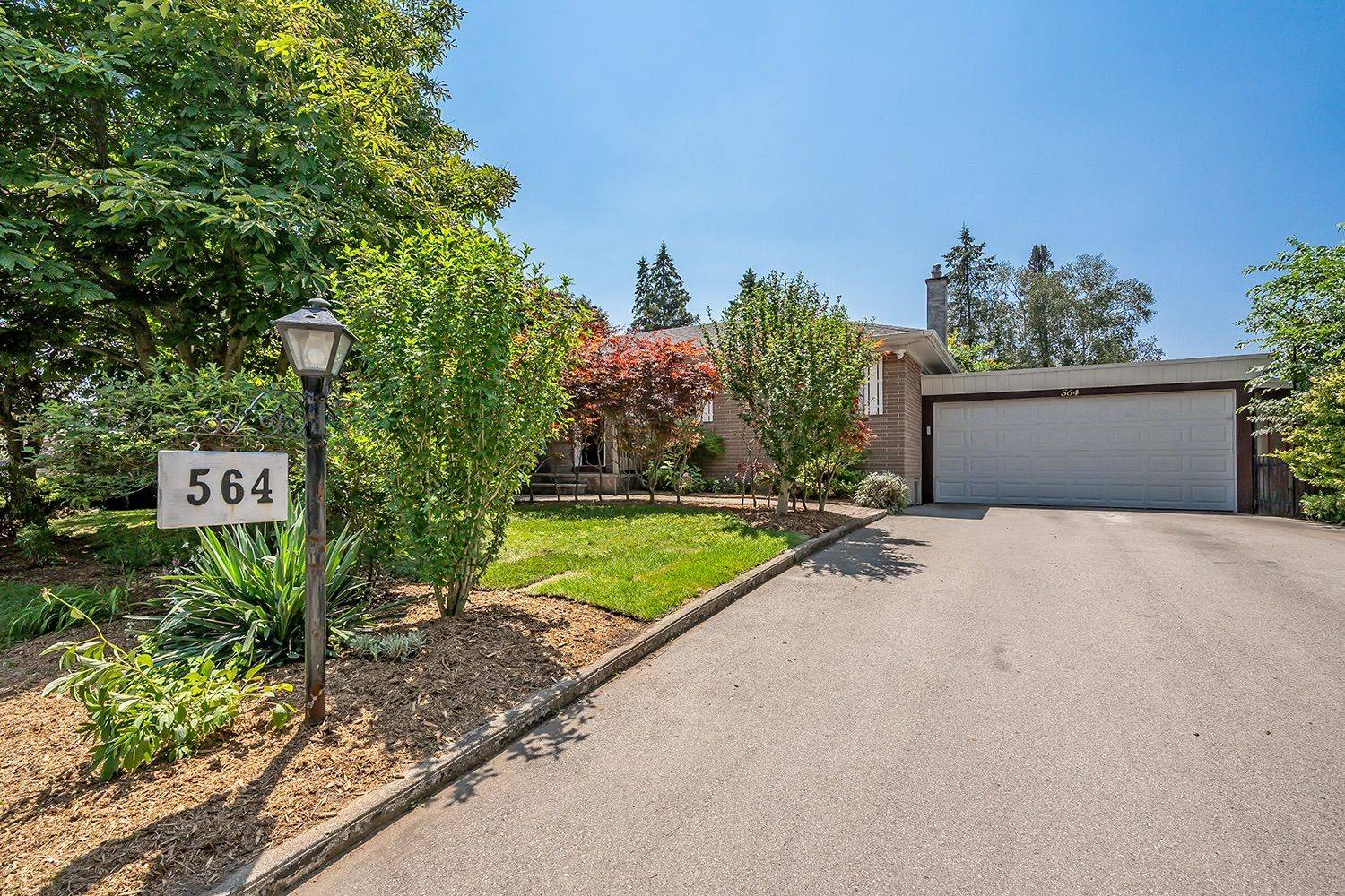 Burlington, ON L7N 2W3,564 Maplehill DR