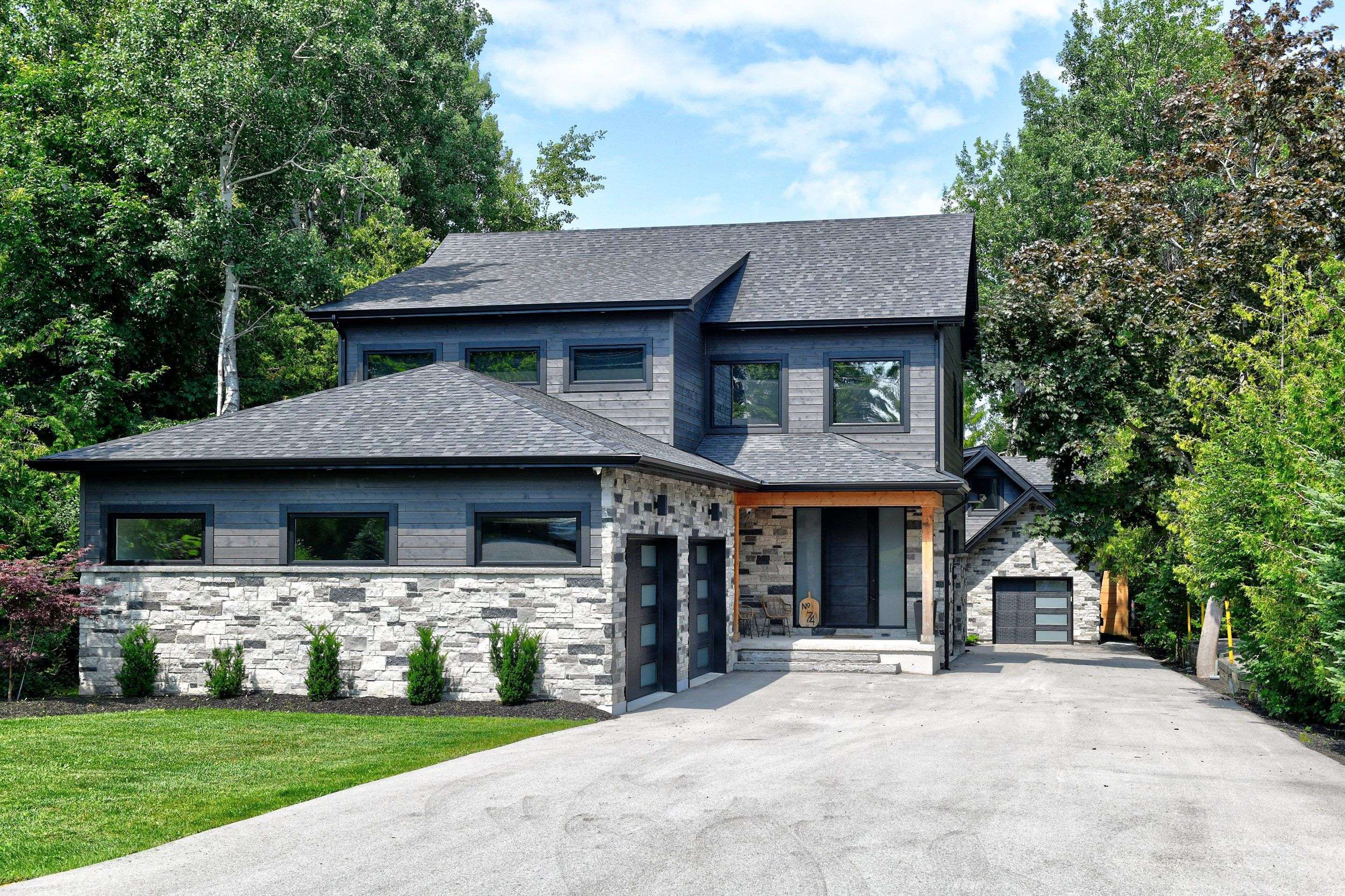 Blue Mountains, ON N0H 2P0,74 Arthur ST E