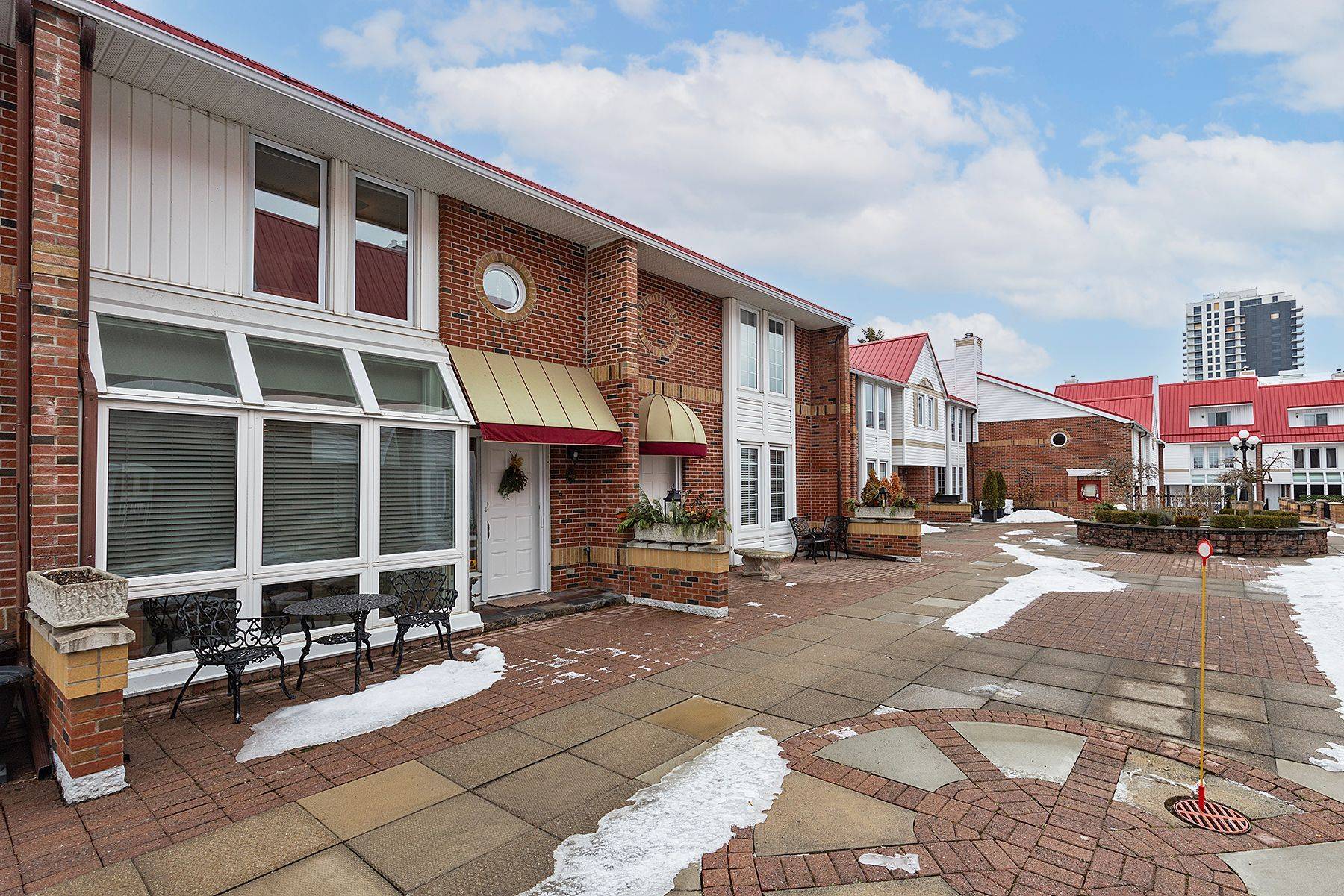 Kingston, ON K7K 6R9,1 Place D'armes N/A #29