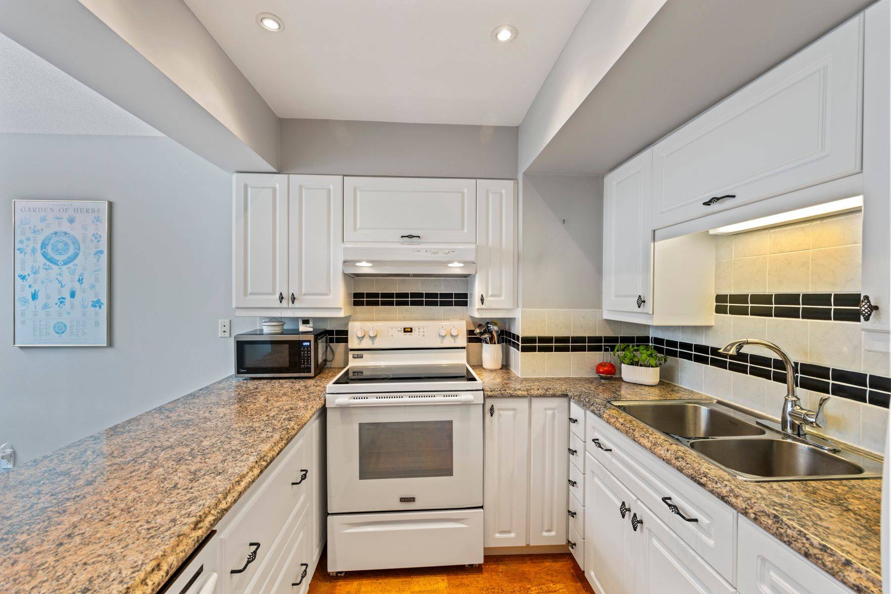 Kingston, ON K7K 6R9,1 Place D'armes N/A #29