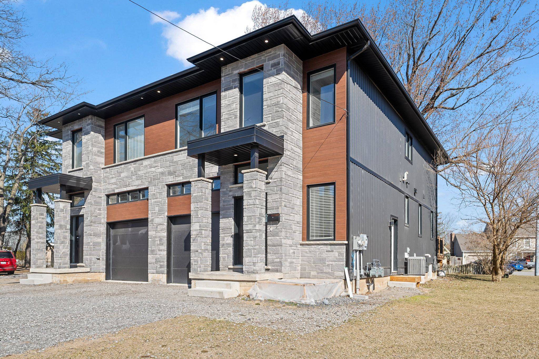 Welland, ON L3C 3H2,668 QUAKER RD #Upper