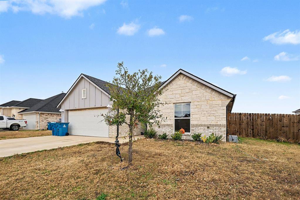 Palmer, TX 75152,220 Poinsetta Drive