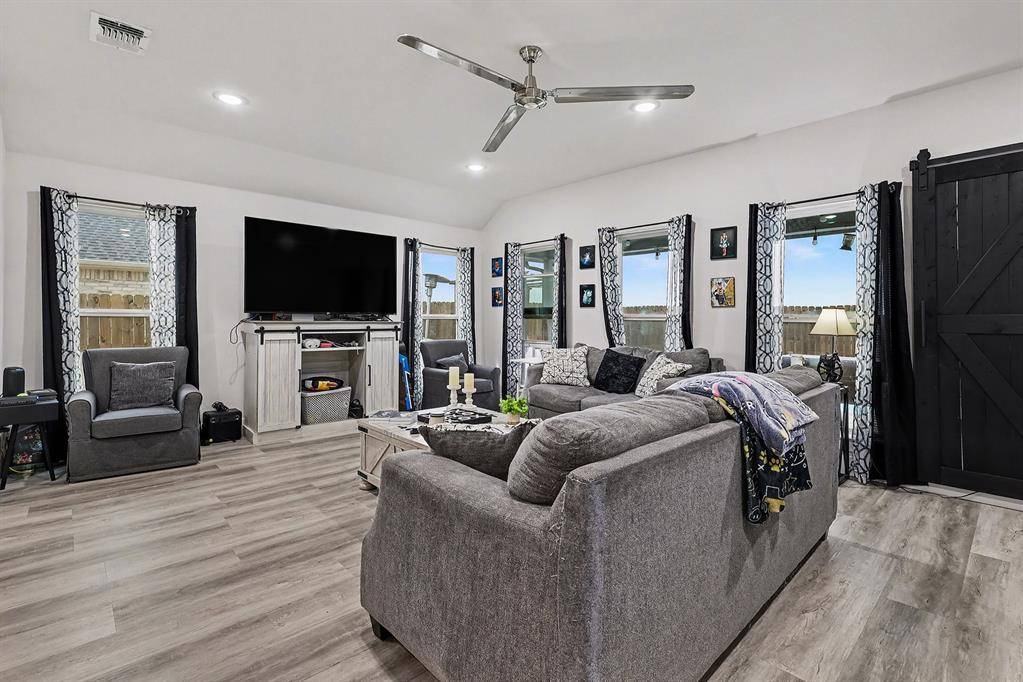 Palmer, TX 75152,220 Poinsetta Drive