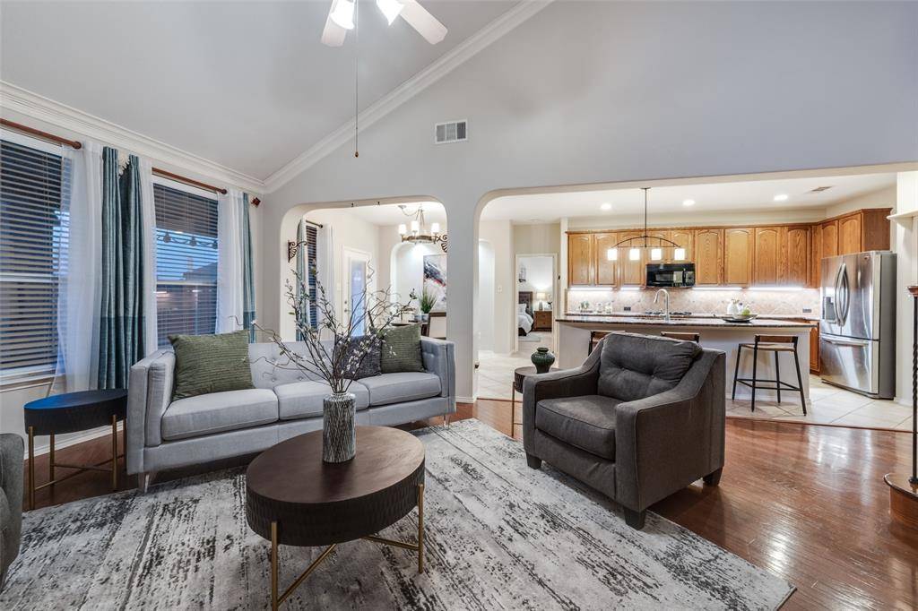 Grand Prairie, TX 75052,5048 Golden Eagle Drive