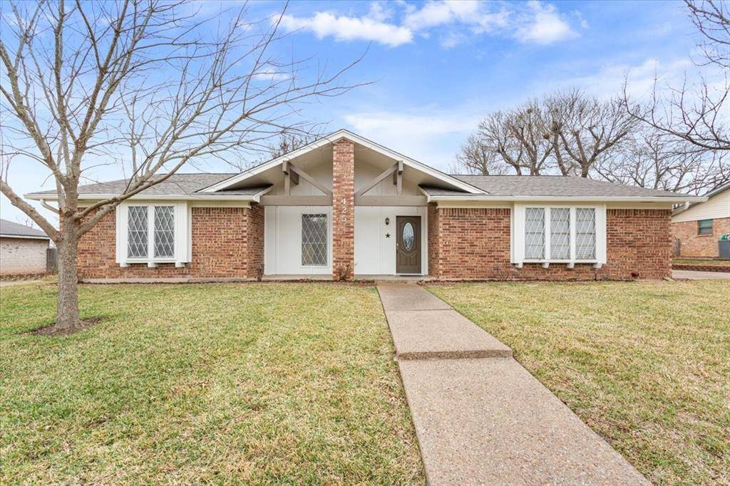 Hewitt, TX 76643,425 Lindenwood Lane W