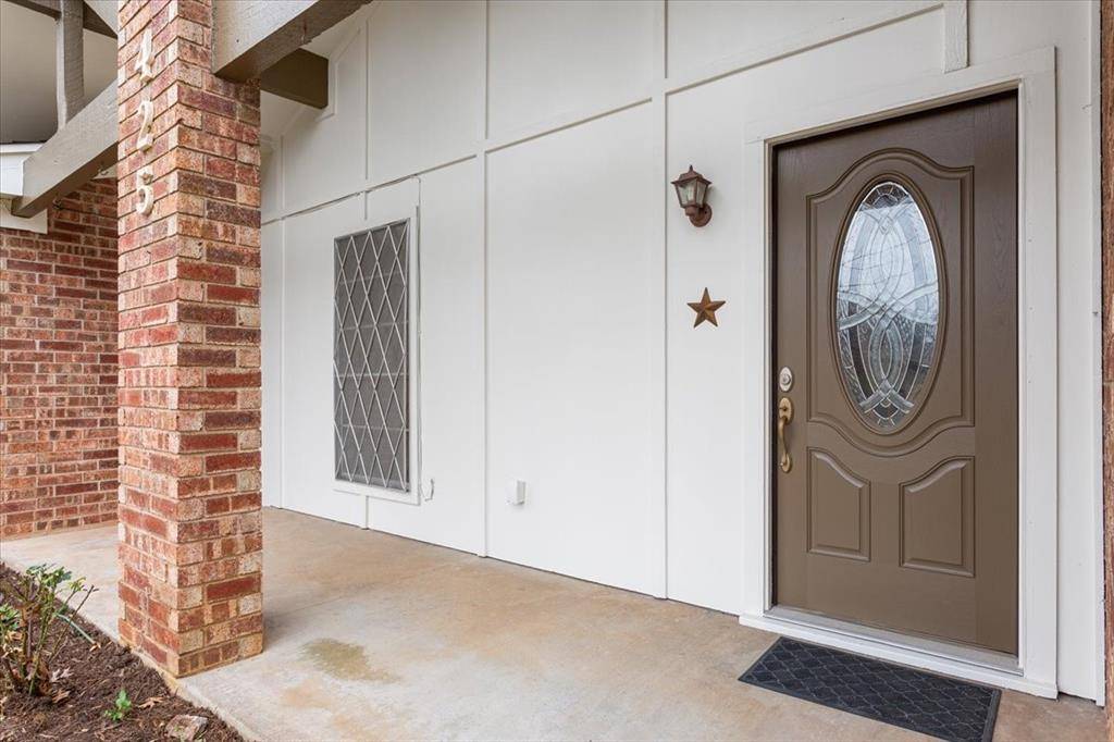 Hewitt, TX 76643,425 Lindenwood Lane W