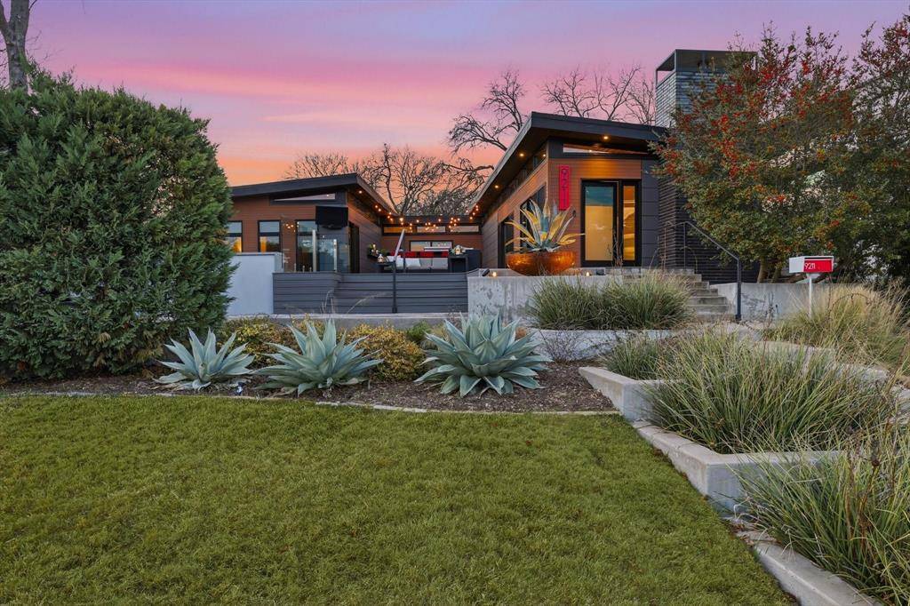 Dallas, TX 75218,9211 E Lake Highlands Drive