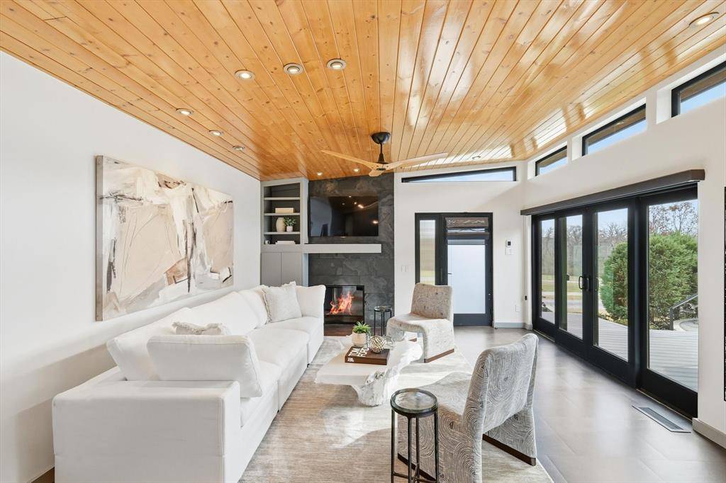 Dallas, TX 75218,9211 E Lake Highlands Drive