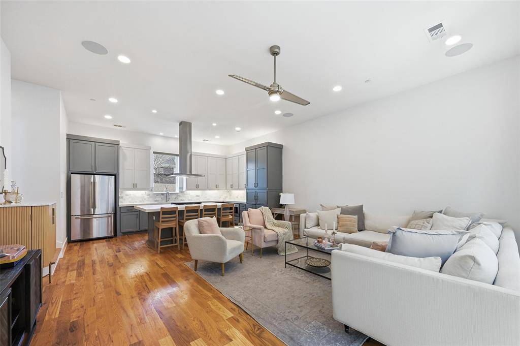 Dallas, TX 75206,5711 Bryan Parkway #103