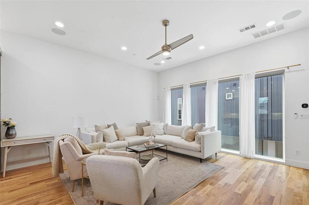 Dallas, TX 75206,5711 Bryan Parkway #103