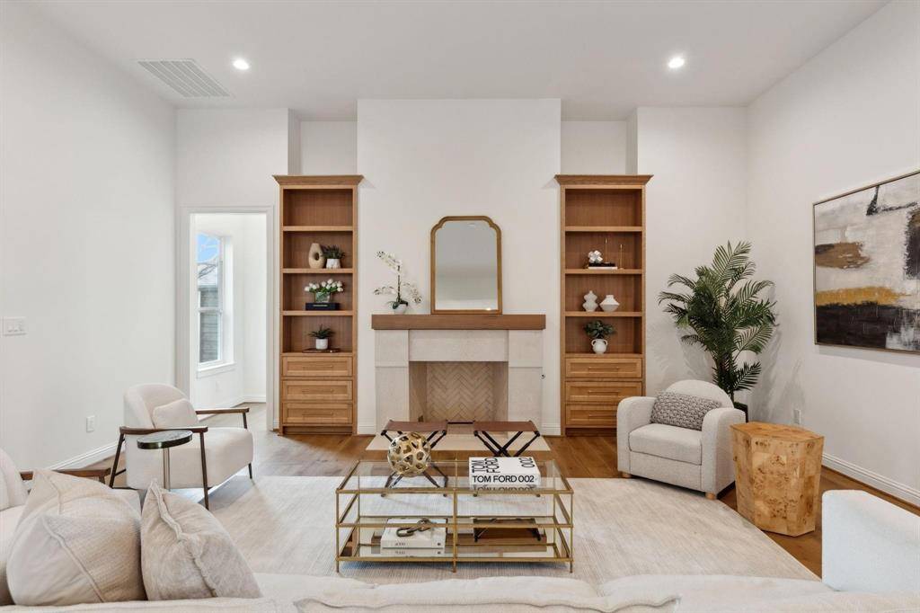 Dallas, TX 75229,10930 Beauty Lane