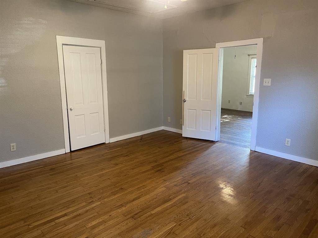 Whitesboro, TX 76273,411 E Main Street