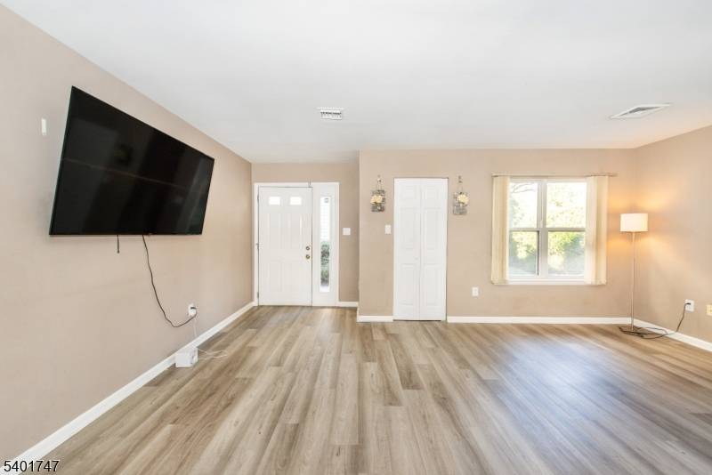 Lincoln Park Boro, NJ 07035,18 Bristol Ct