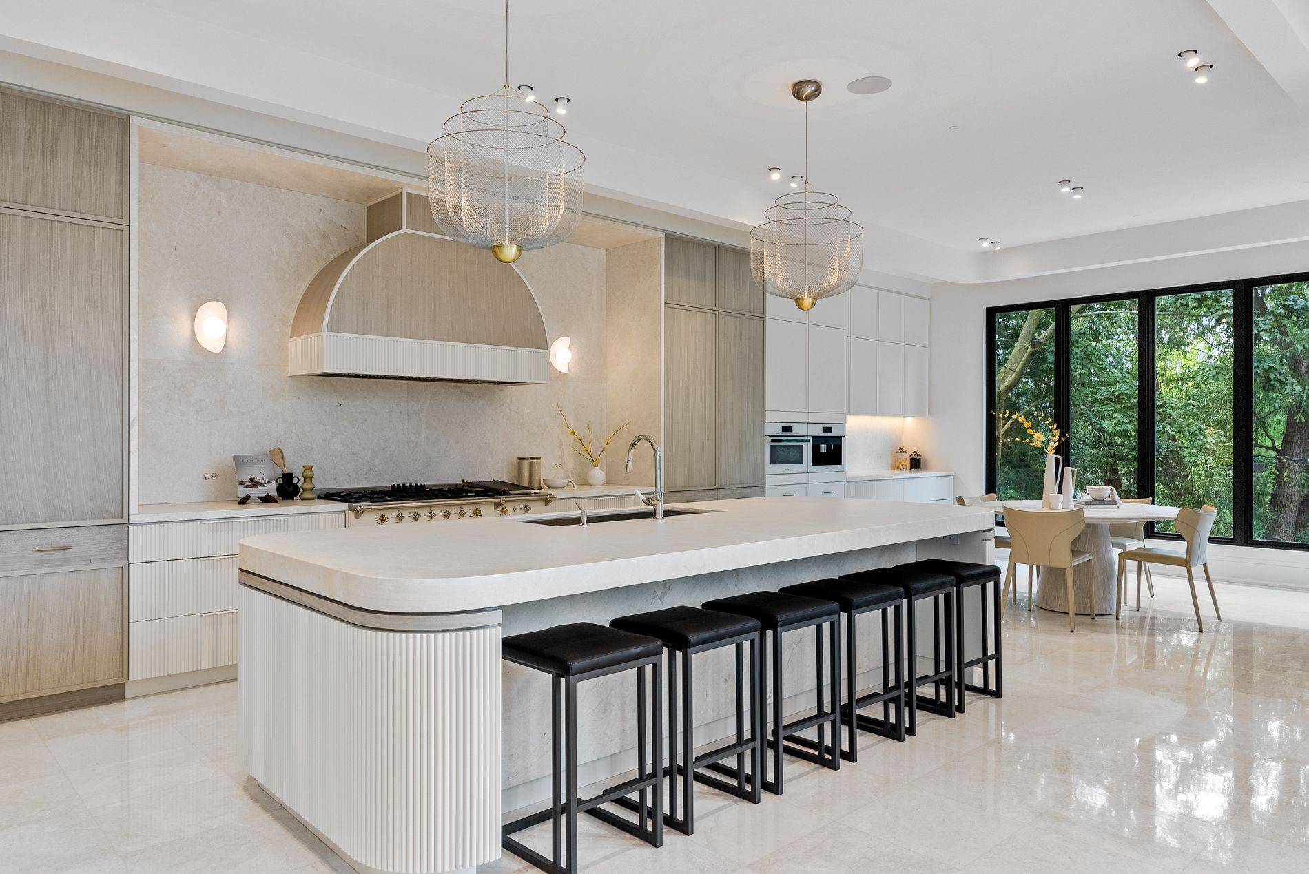 Toronto C03, ON M5P 2R5,84 Old Forest Hill RD