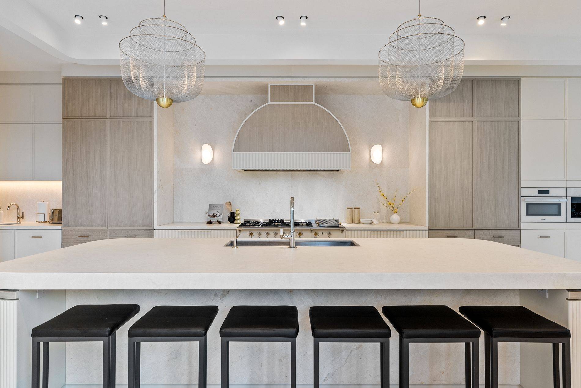 Toronto C03, ON M5P 2R5,84 Old Forest Hill RD