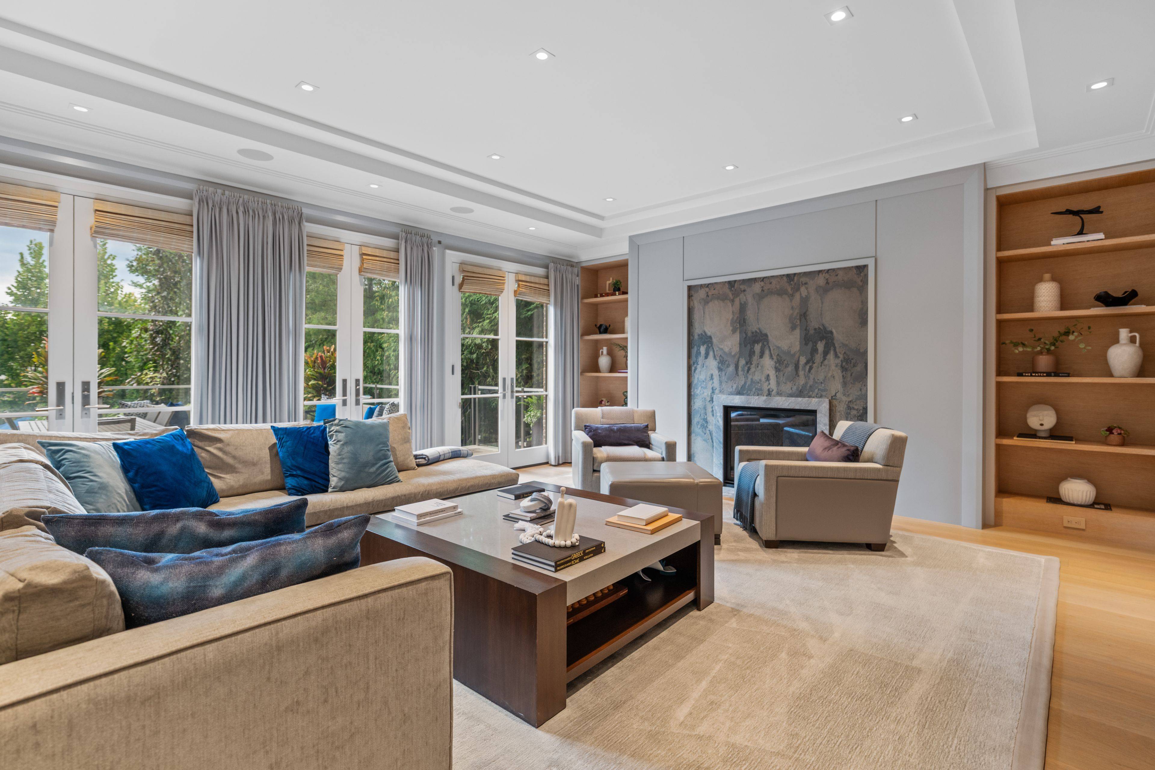 Toronto C03, ON M5P 2P3,221 Dunvegan RD