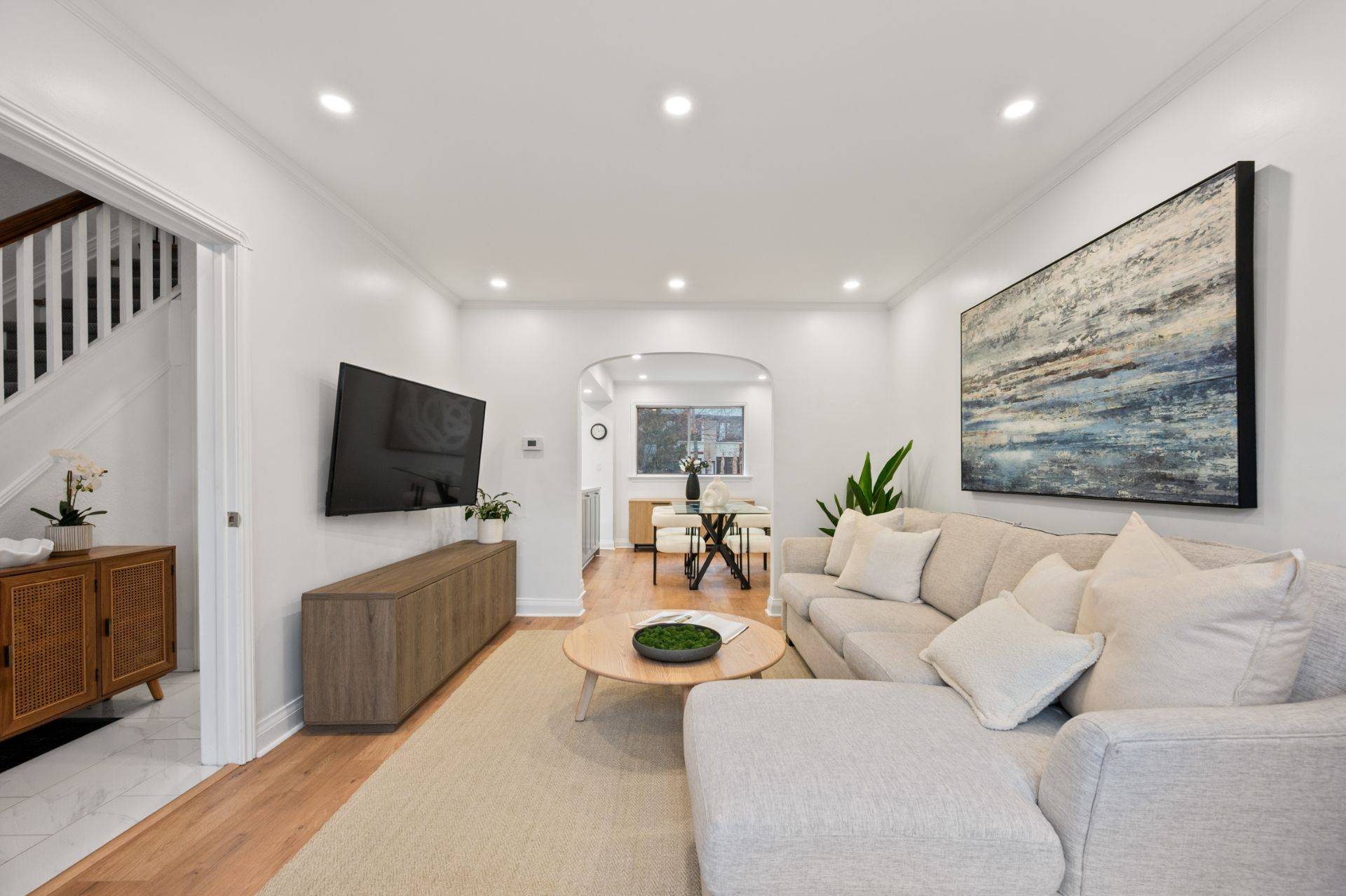 Toronto C11, ON M4G 2N5,54 Thursfield CRES