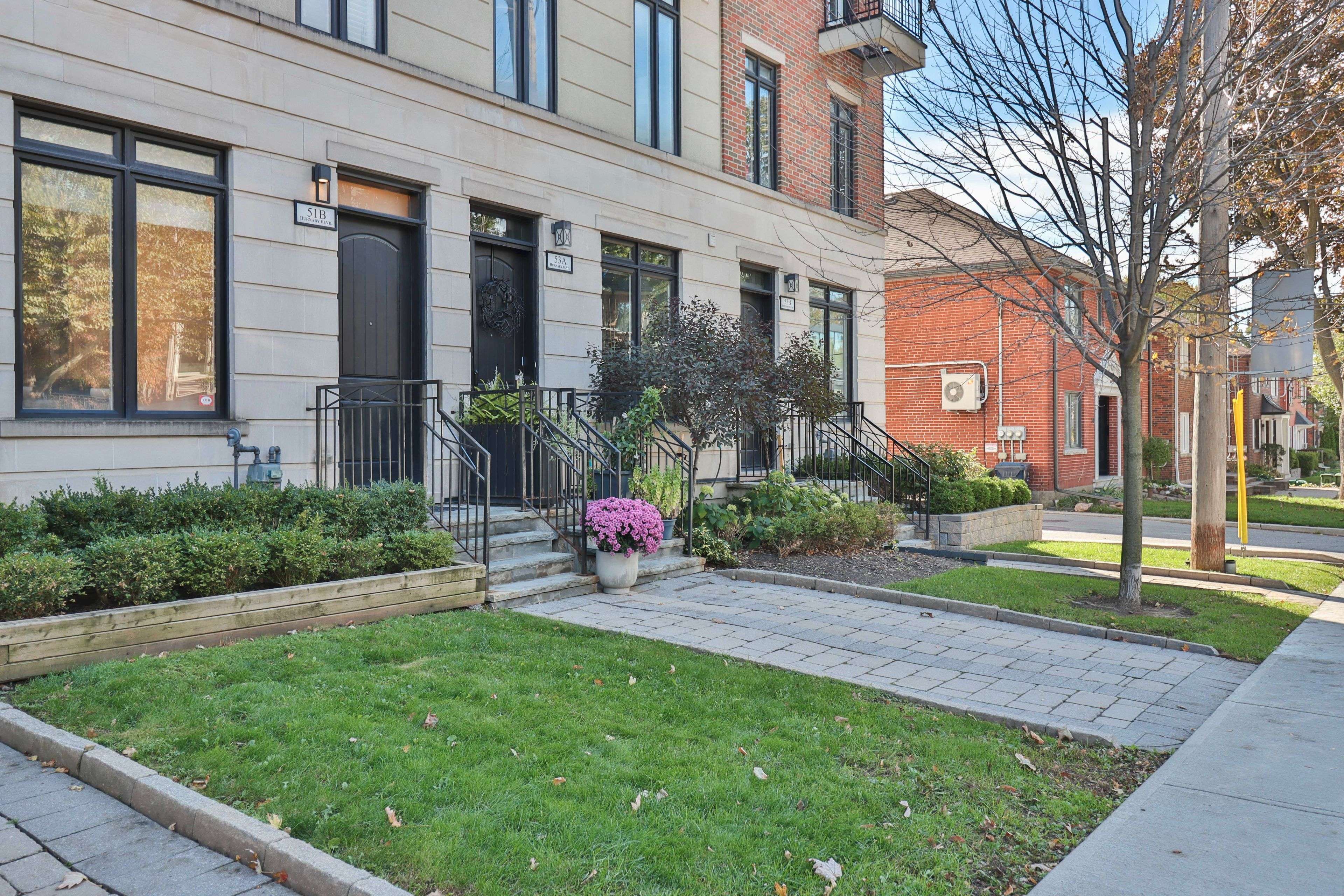 Toronto C03, ON M5N 1G3,51B Burnaby BLVD