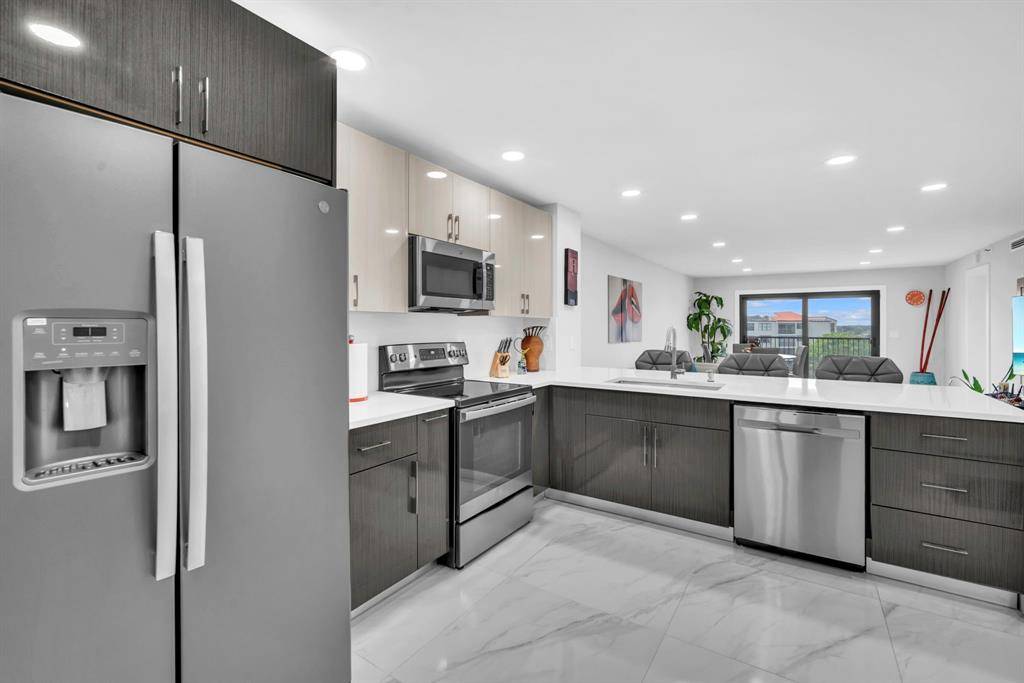 Pompano Beach, FL 33069,2221 Cypress Island Dr #708