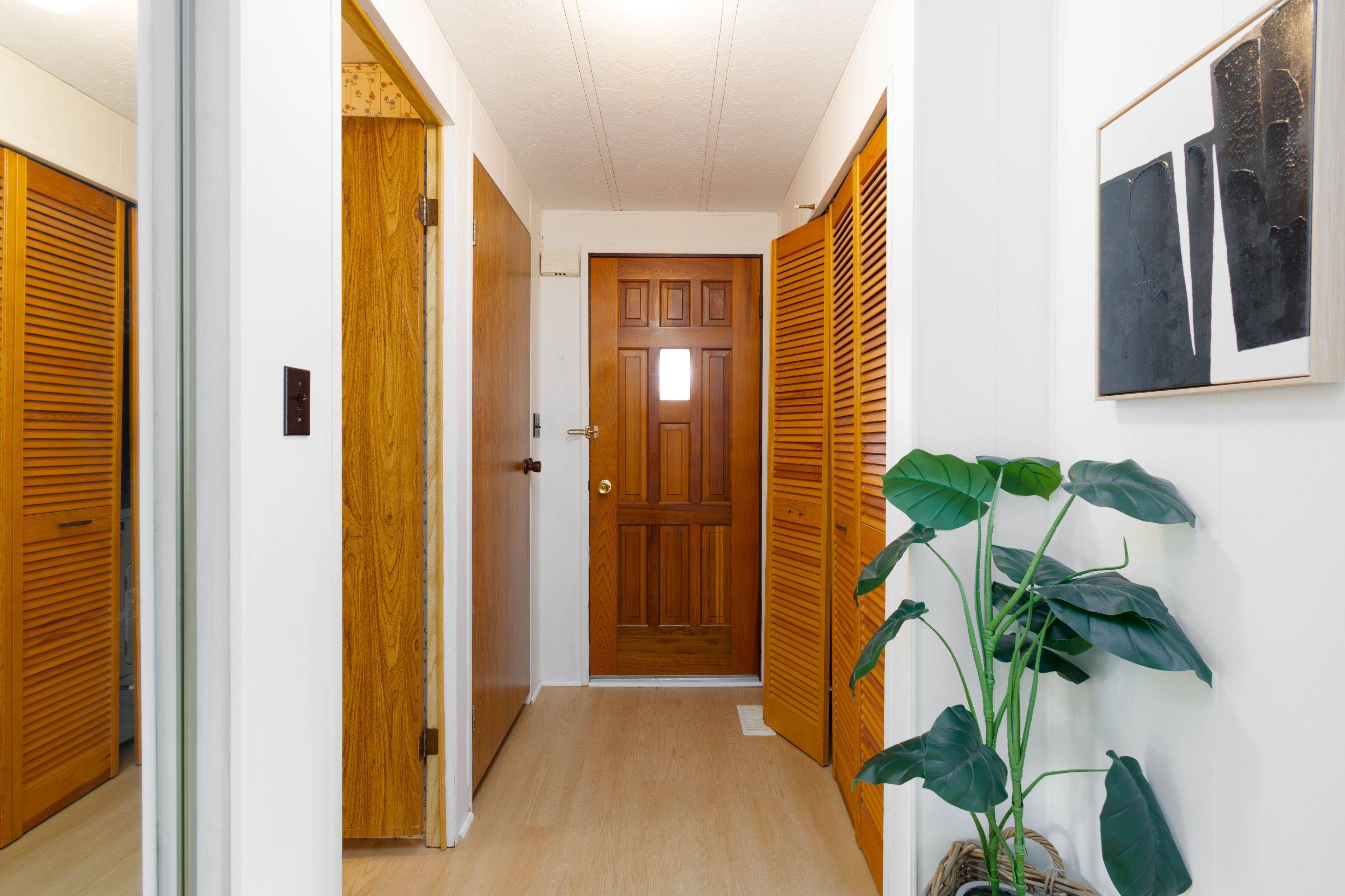 Georgina, ON L0E 1R0,11 Geneva CT