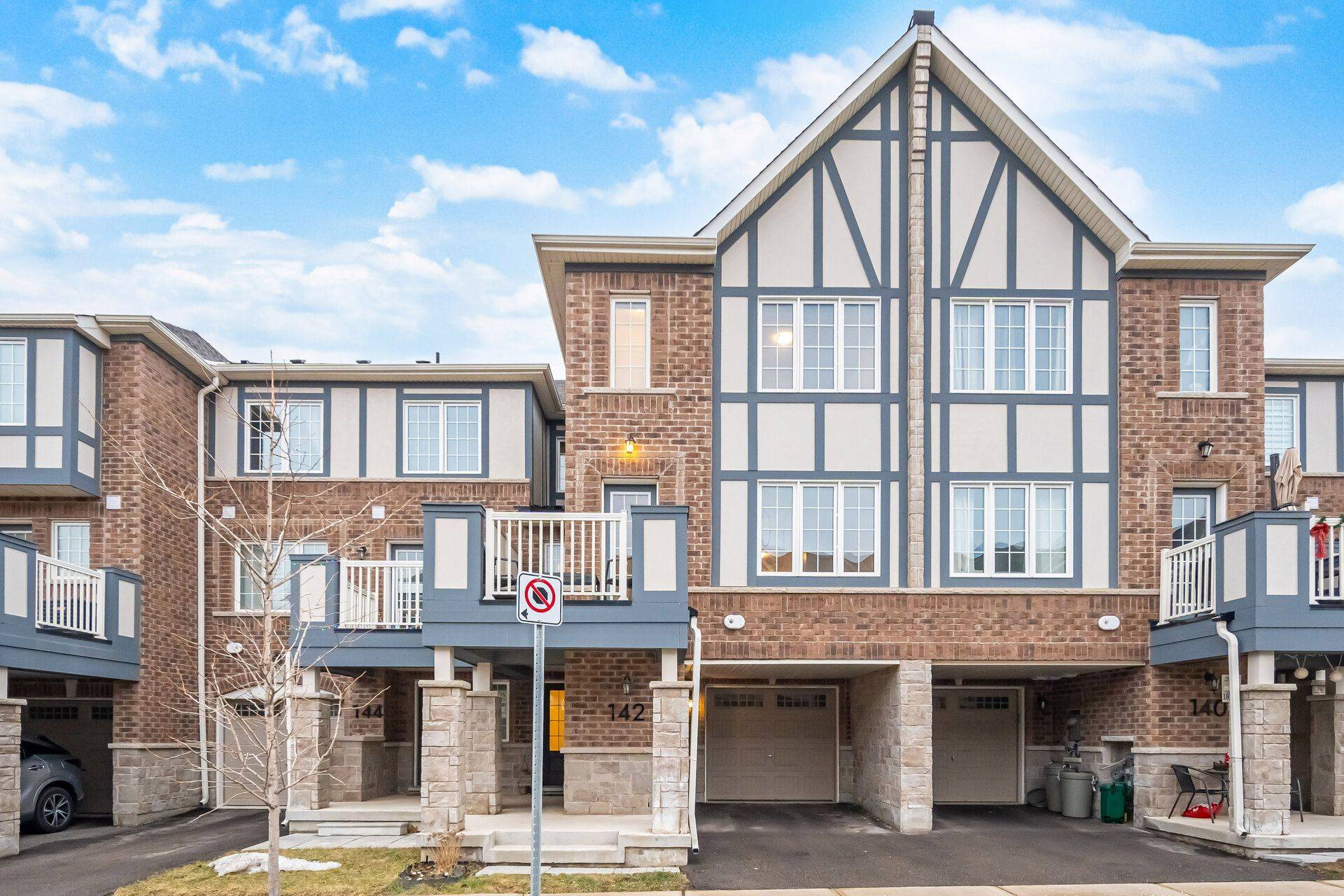 Oakville, ON L6H 0Y2,142 Christopher RD