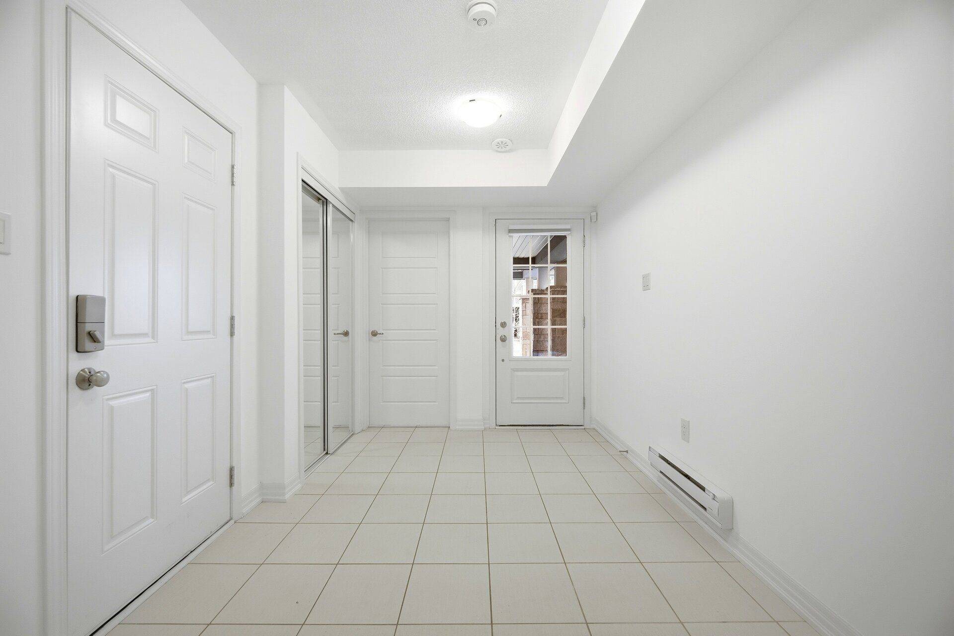 Oakville, ON L6H 0Y2,142 Christopher RD