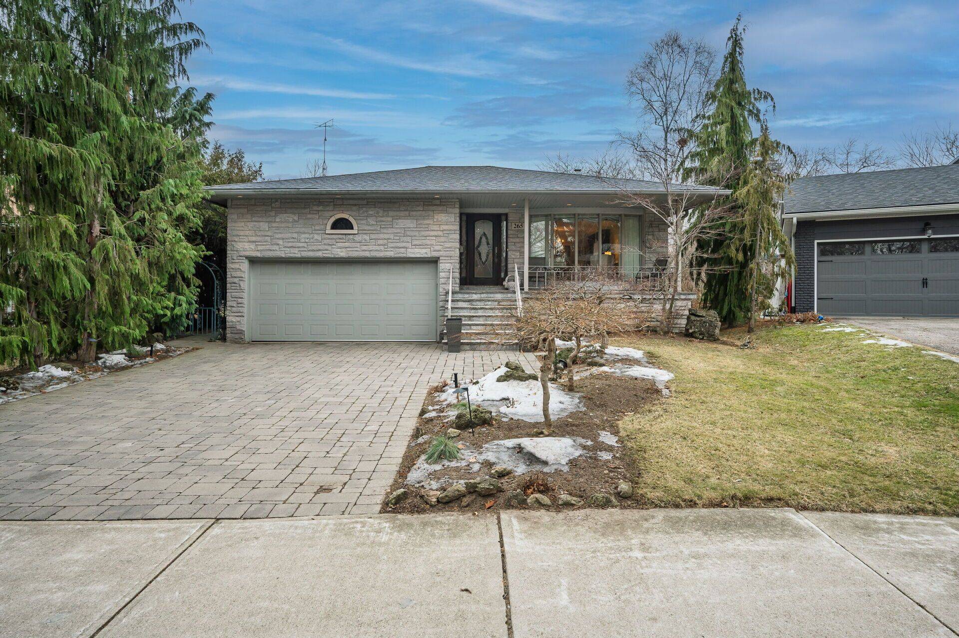 Mississauga, ON L5G 1Z8,265 Windy Oaks N/A