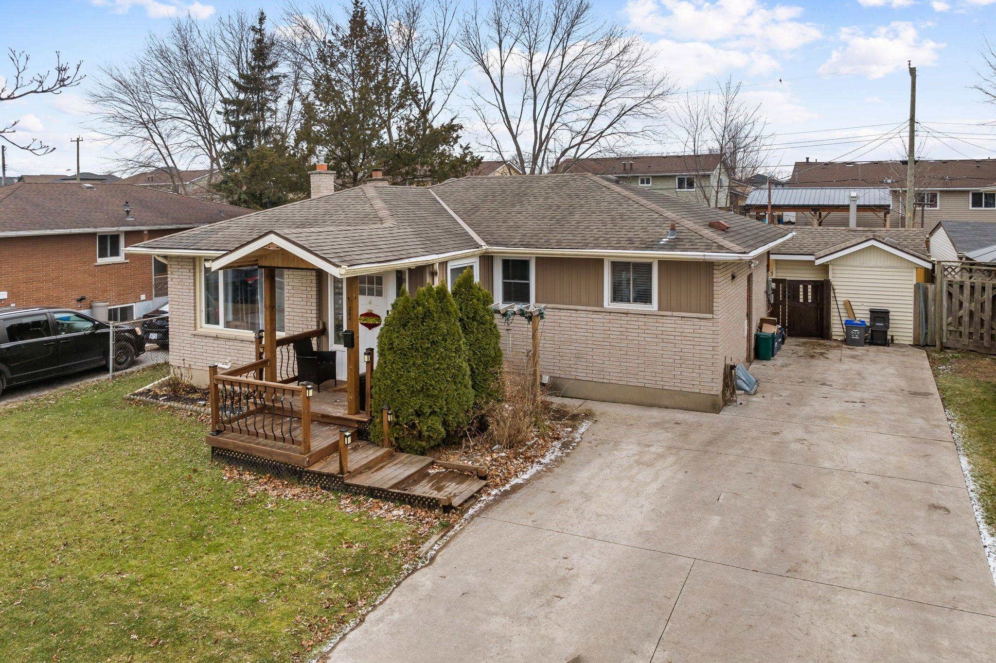 Welland, ON L3B 1N1,204 Hildred ST