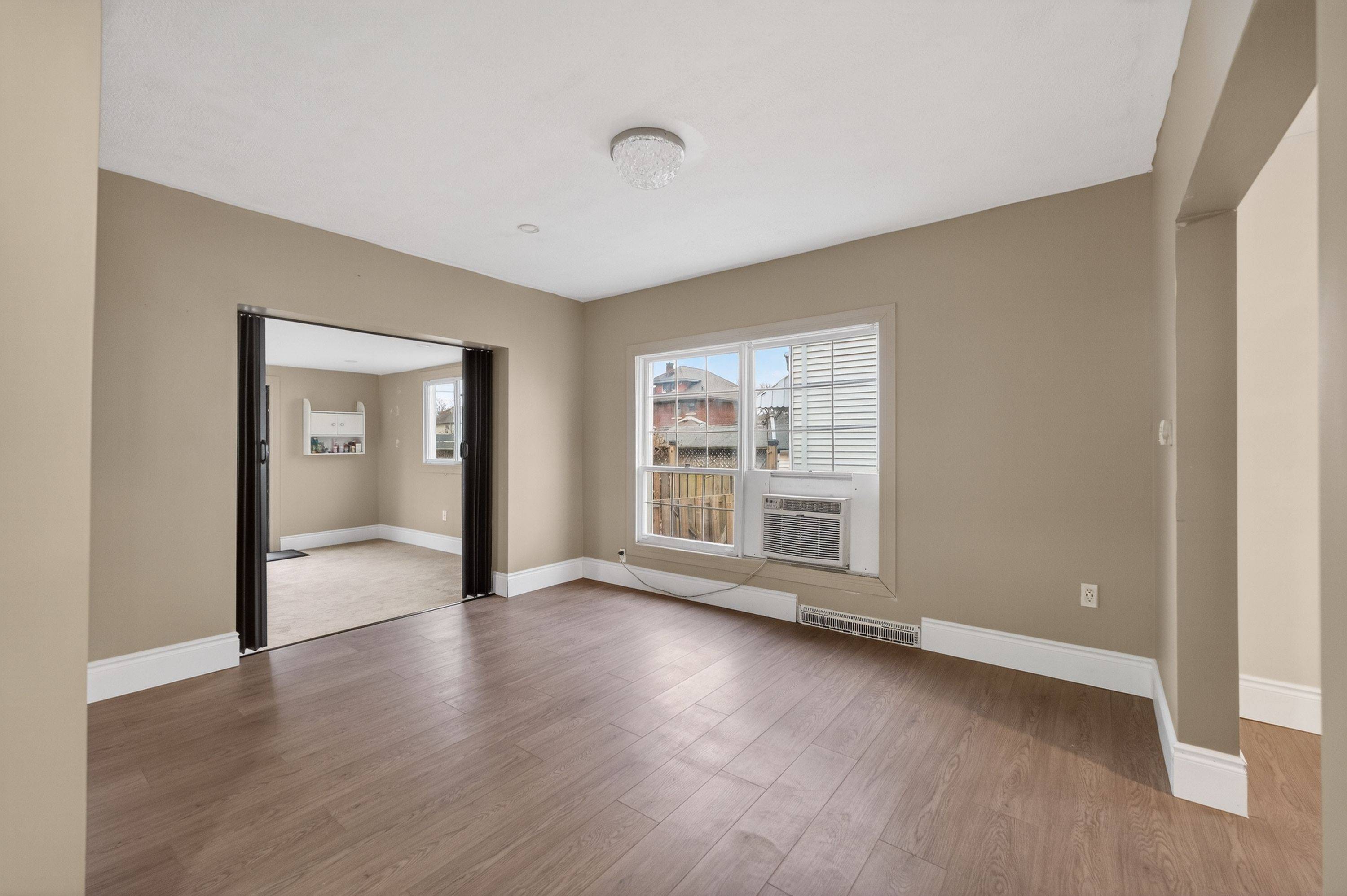 Niagara Falls, ON L2E 4N6,4576 Fourth AVE