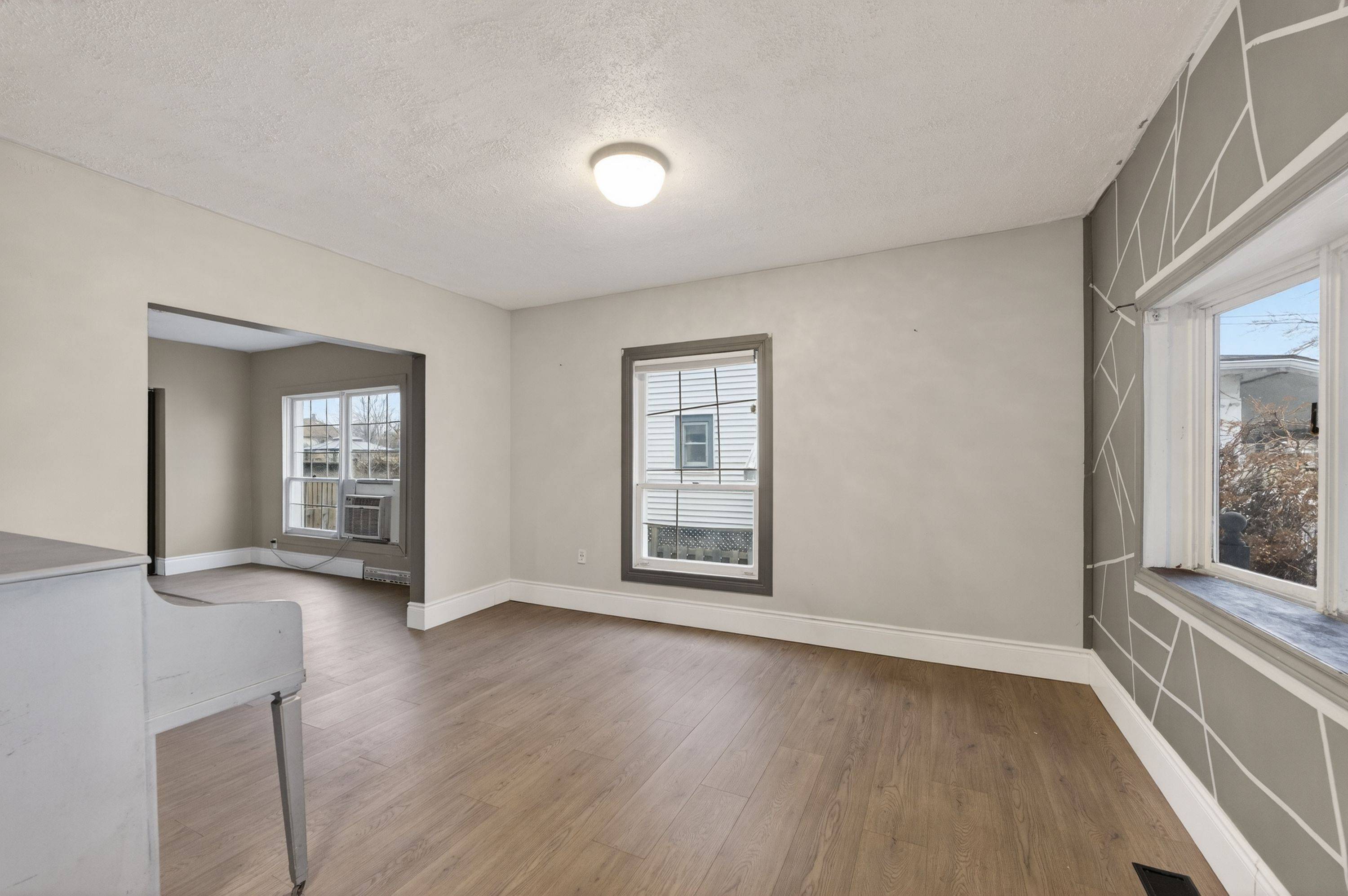 Niagara Falls, ON L2E 4N6,4576 Fourth AVE