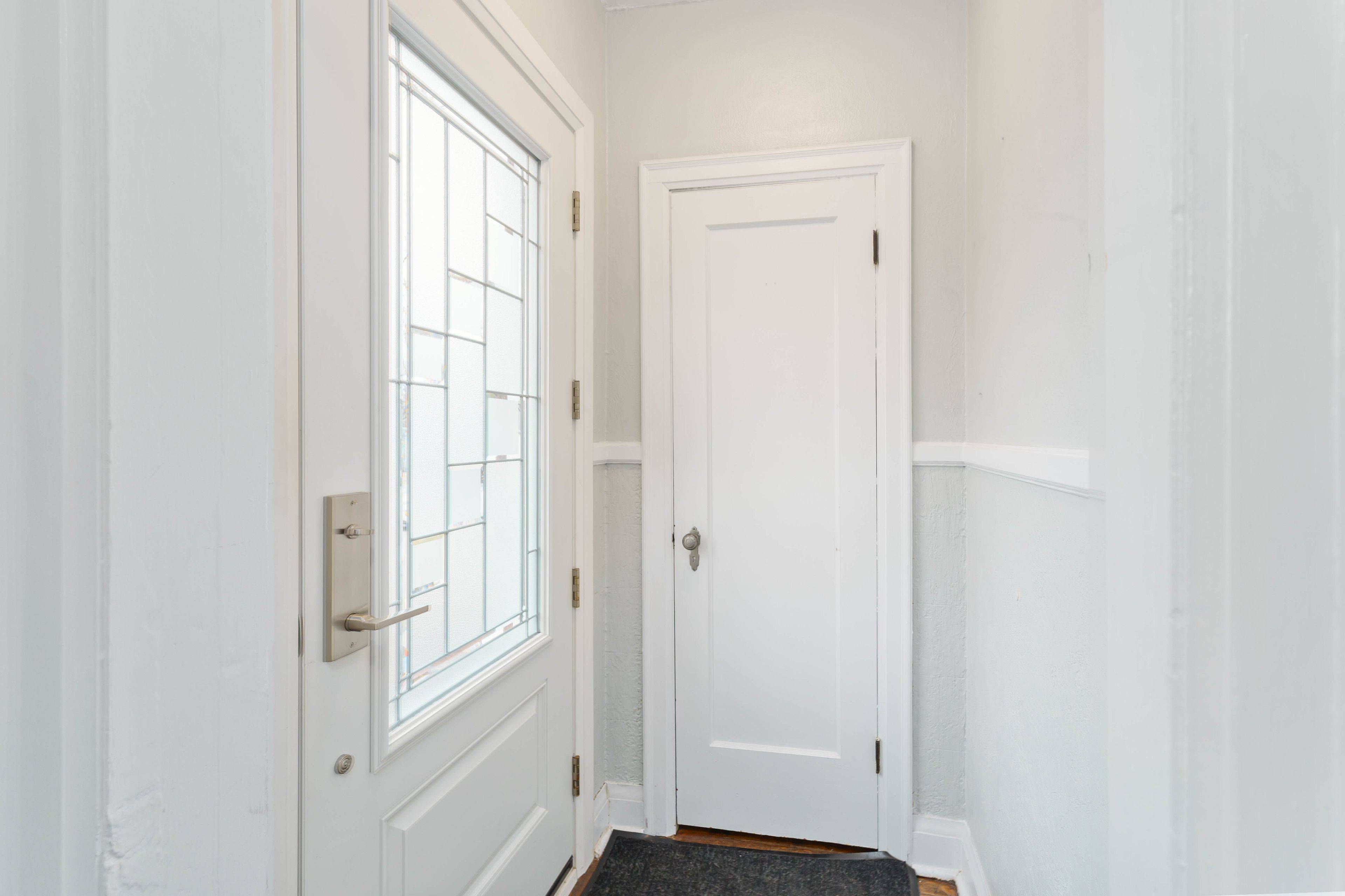 Hamilton, ON L8H 5S8,136 Ivon AVE