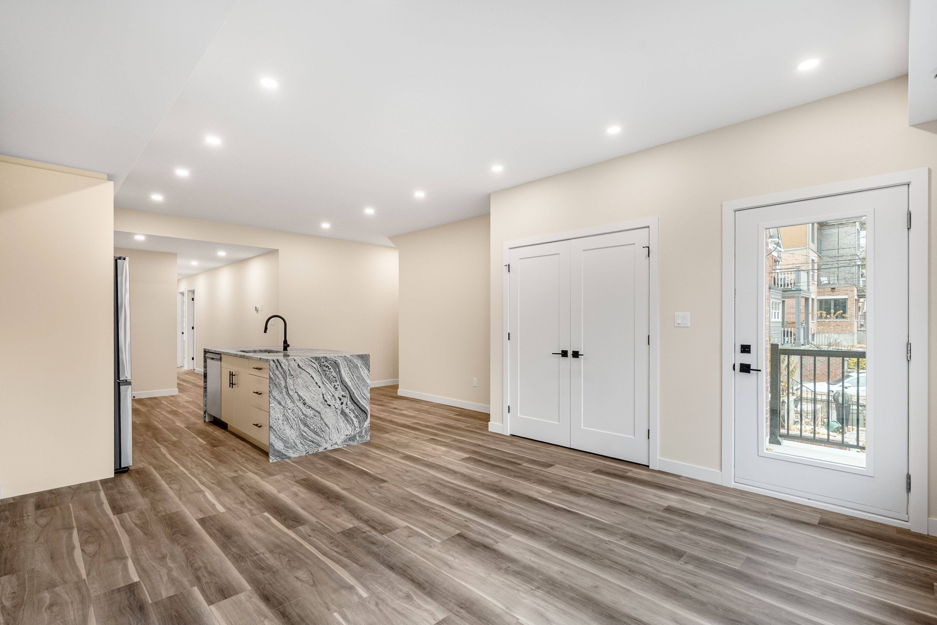 Glebe - Ottawa East And Area, ON K1S 2Z4,193 Hopewell AVE #B