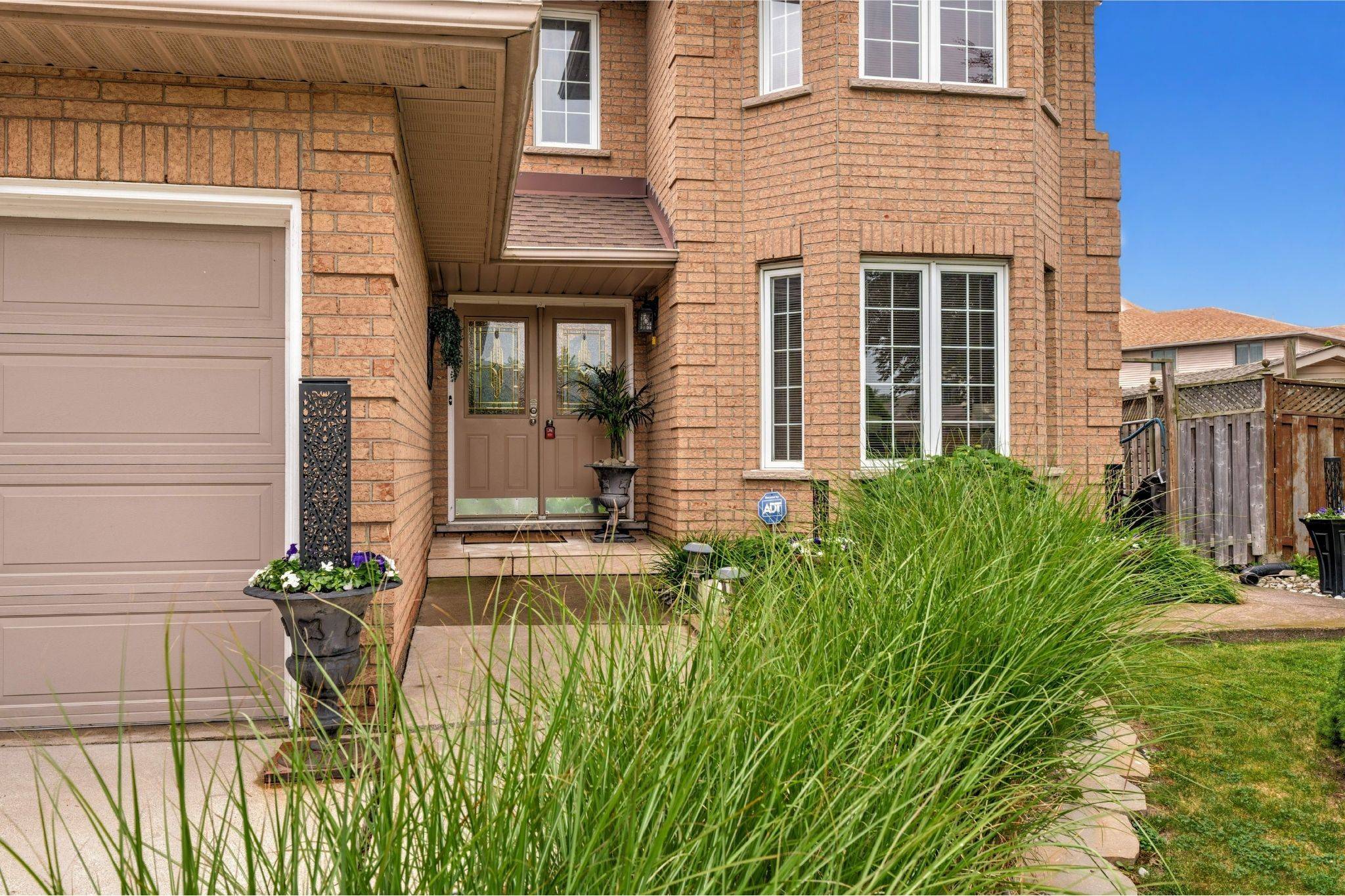 Hamilton, ON L8E 5E6,9 Sugarberry CT