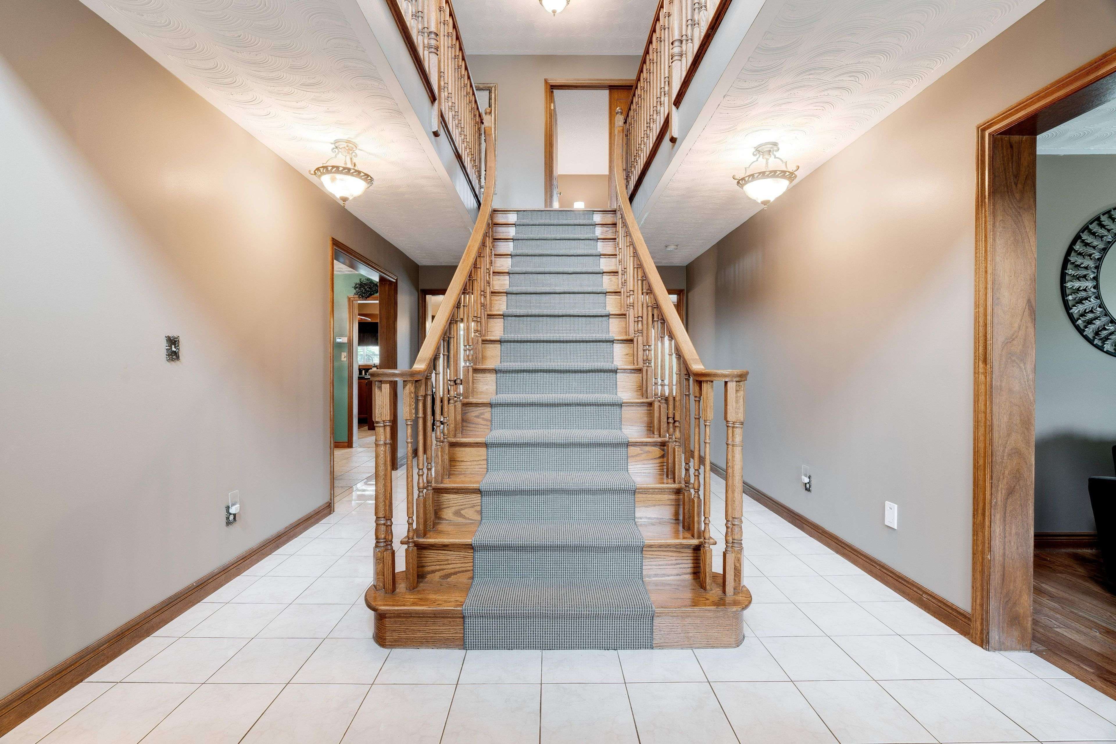 Hamilton, ON L8E 5E6,9 Sugarberry CT