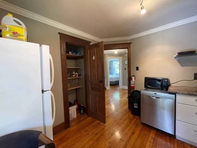Kitchener, ON N2H 4L9,22 St Leger ST #2