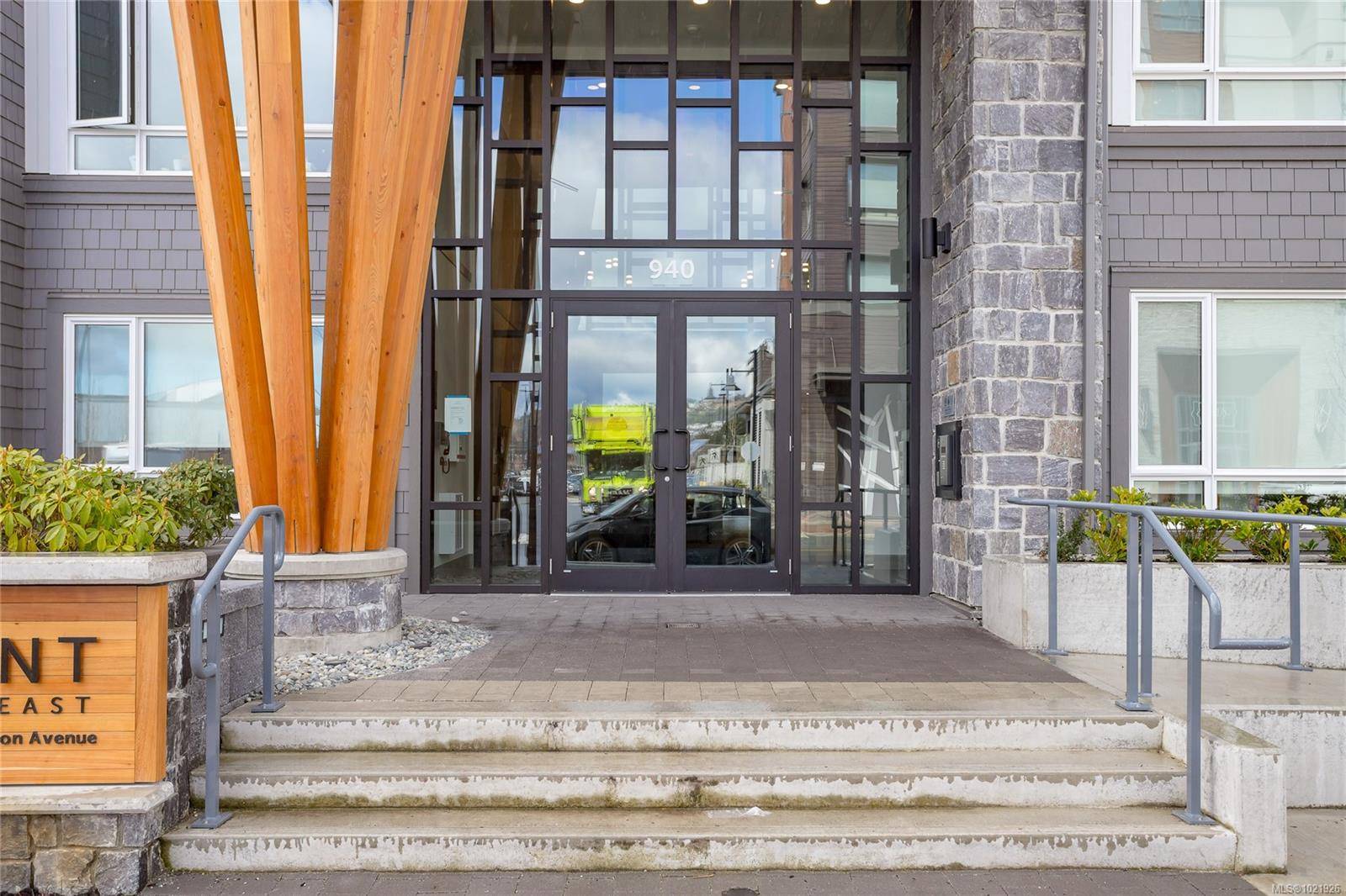 Langford, BC V9B 0W6,940 Reunion Ave #218