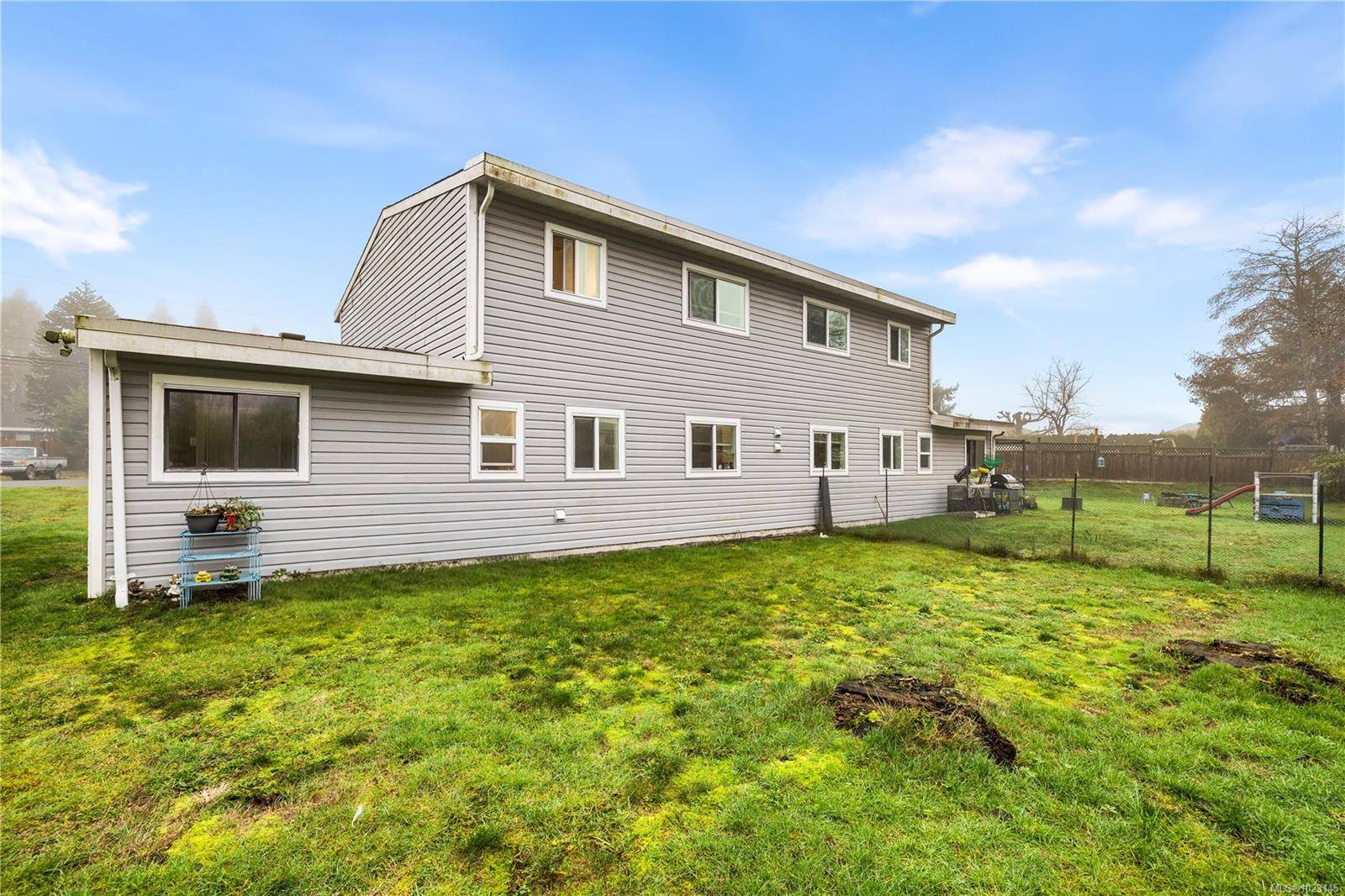 Campbell River, BC V9W 5N4,925 Watson Cres